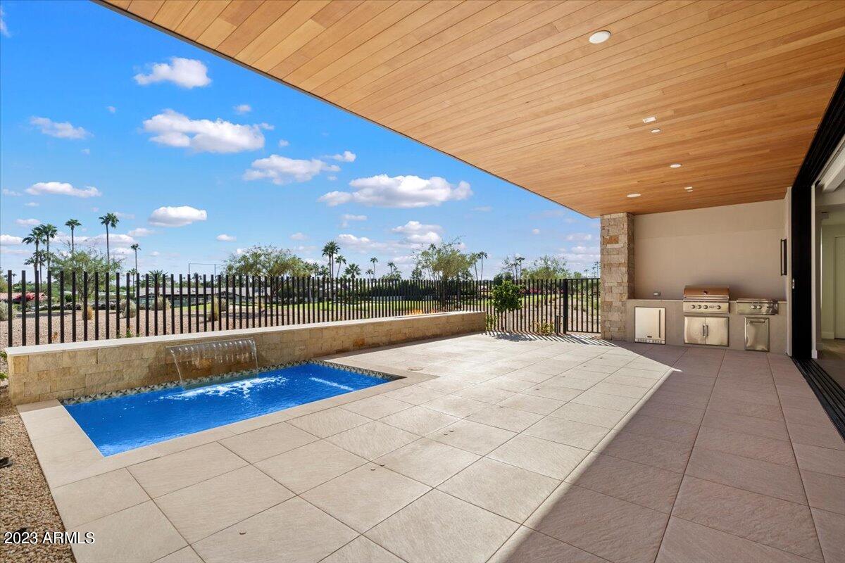 ASCENT AT THE PHOENICIAN GOLF VILLAS - Residential