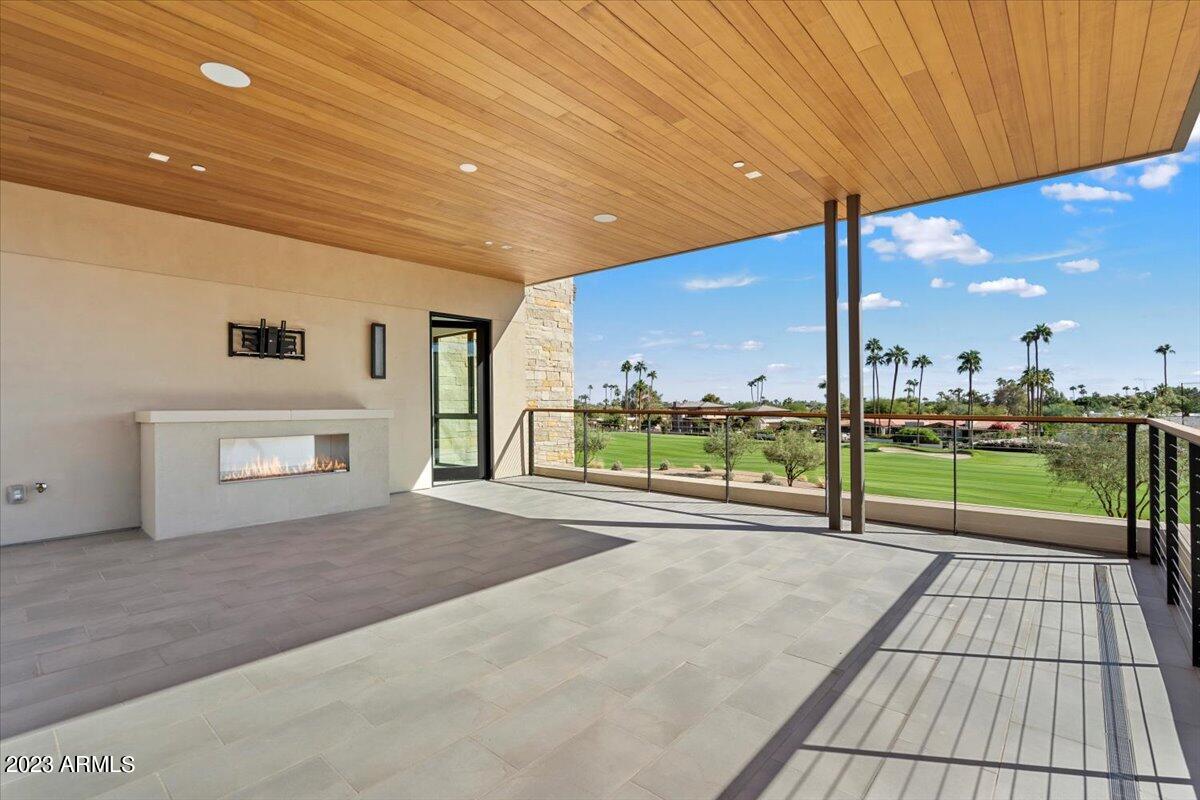 ASCENT AT THE PHOENICIAN GOLF VILLAS - Residential