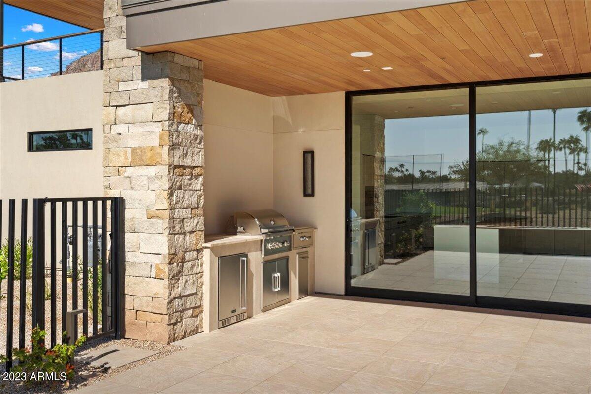 ASCENT AT THE PHOENICIAN GOLF VILLAS - Residential