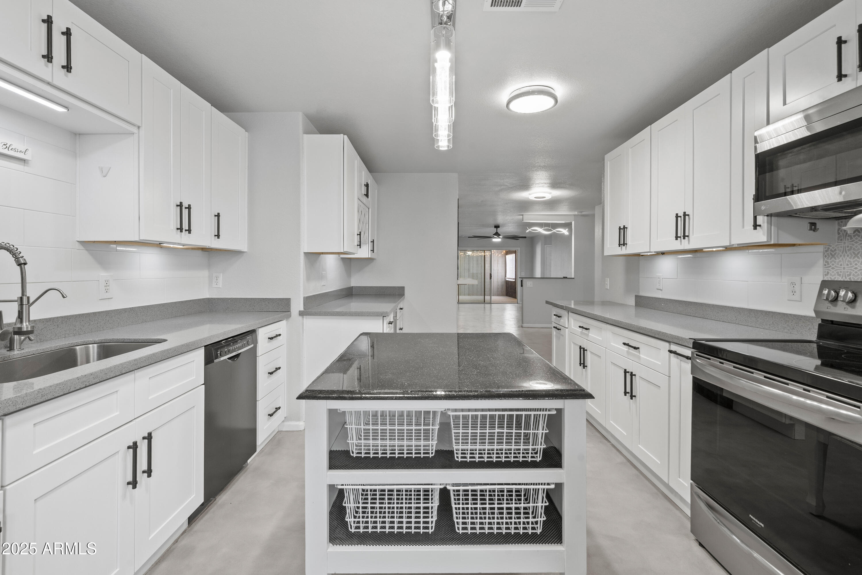 ARIZONA CITY UNIT ONE - Residential