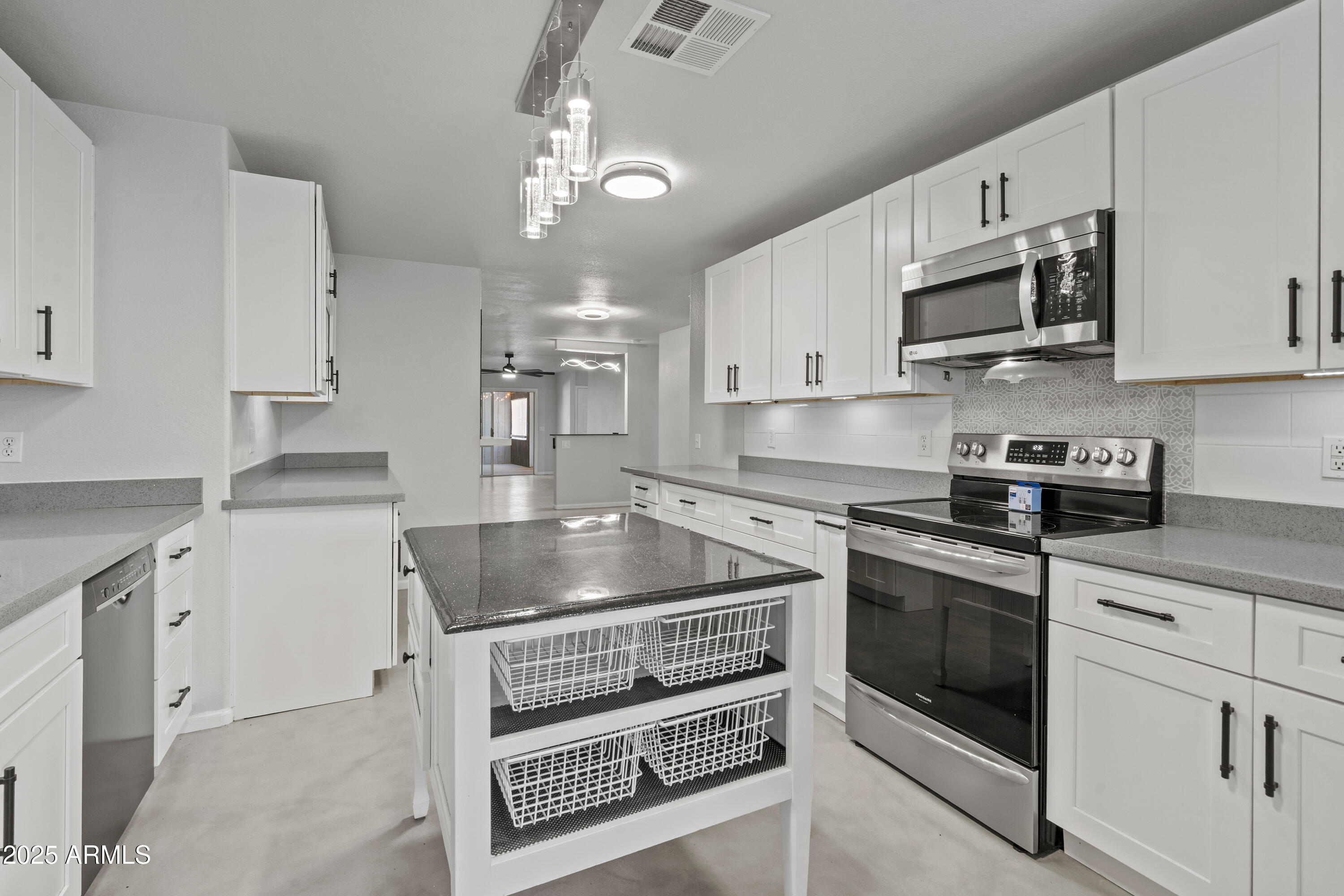ARIZONA CITY UNIT ONE - Residential