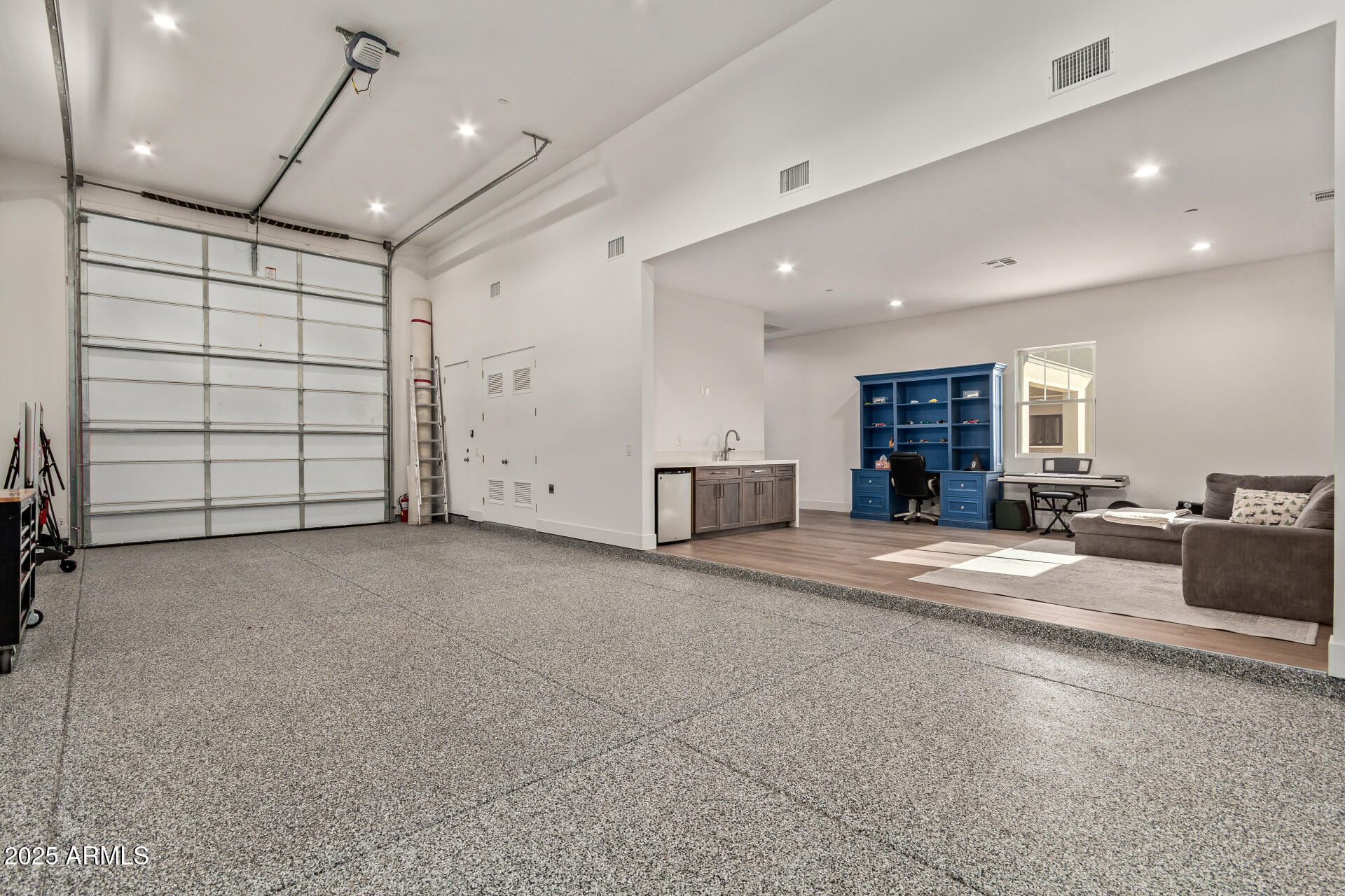 PINNACLE PEAK RANCHOS - Residential