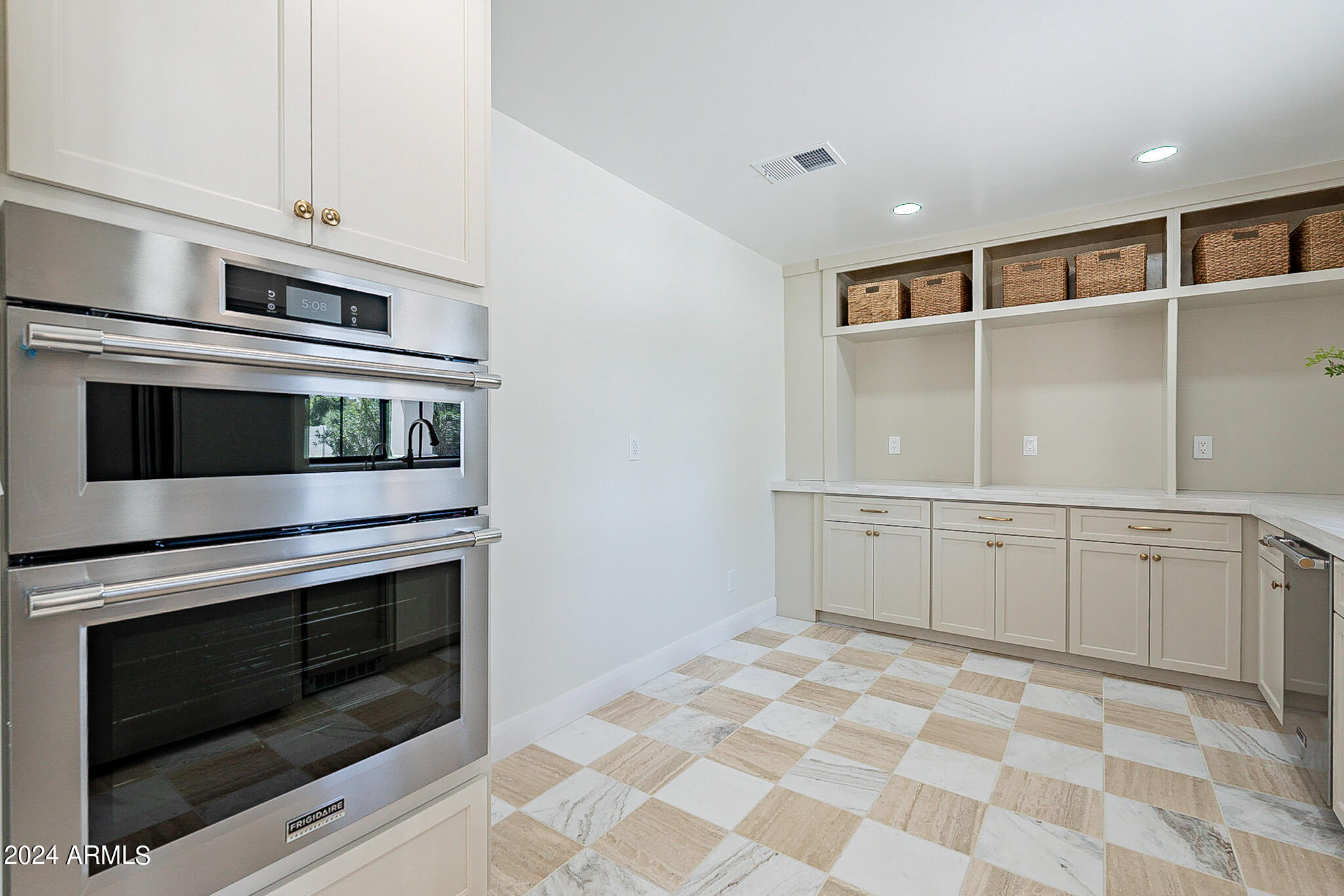 PRESTON HILLS - Residential