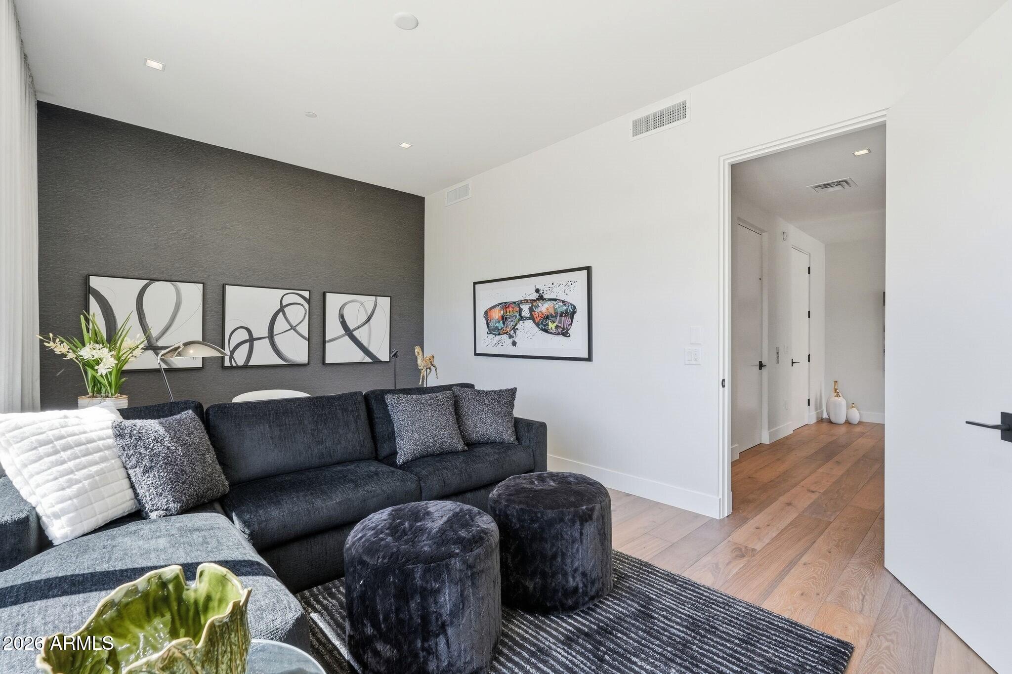 PHOENICIAN - Residential
