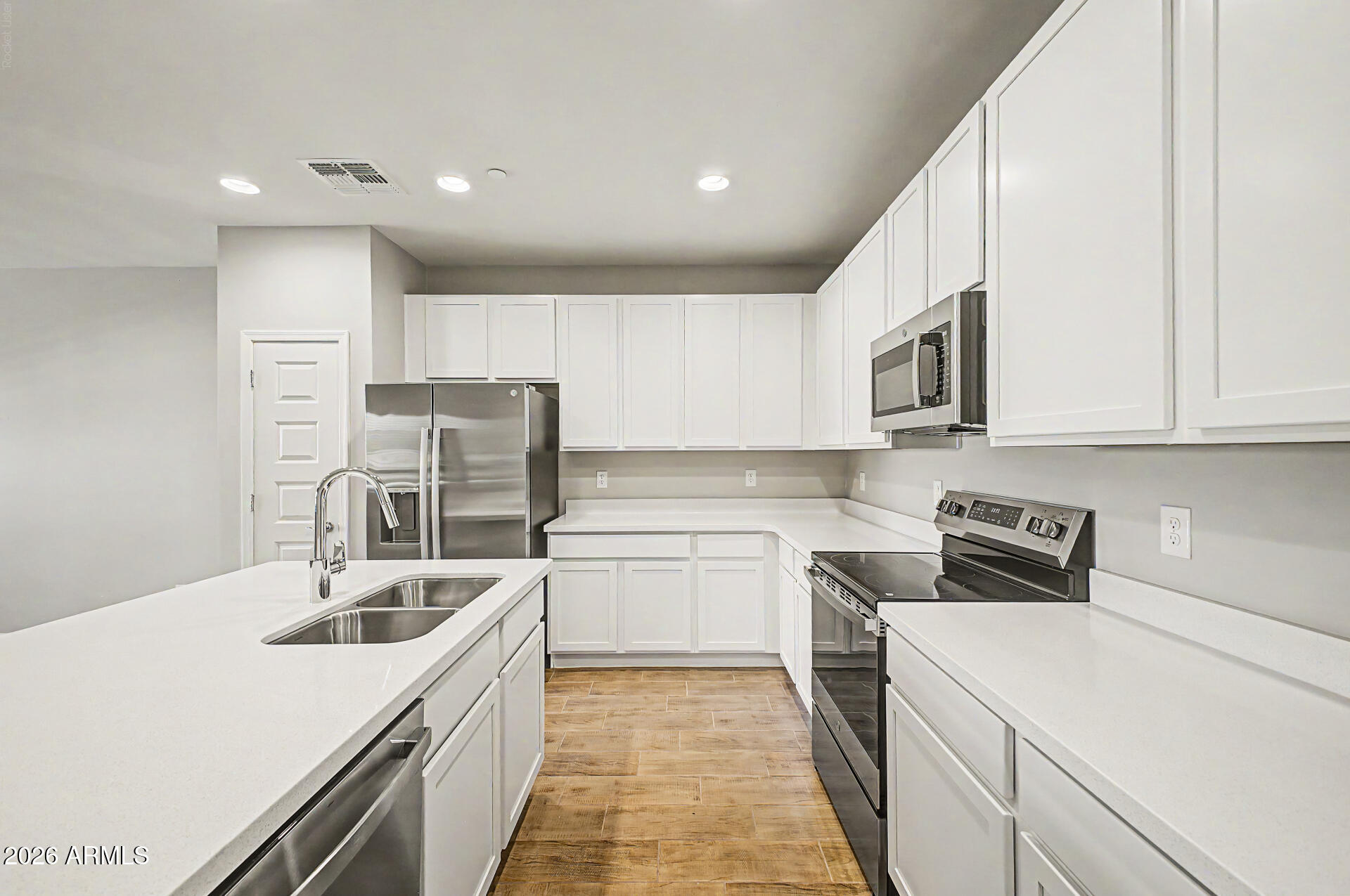 COMMONWEALTH LOFTS - Residential Lease