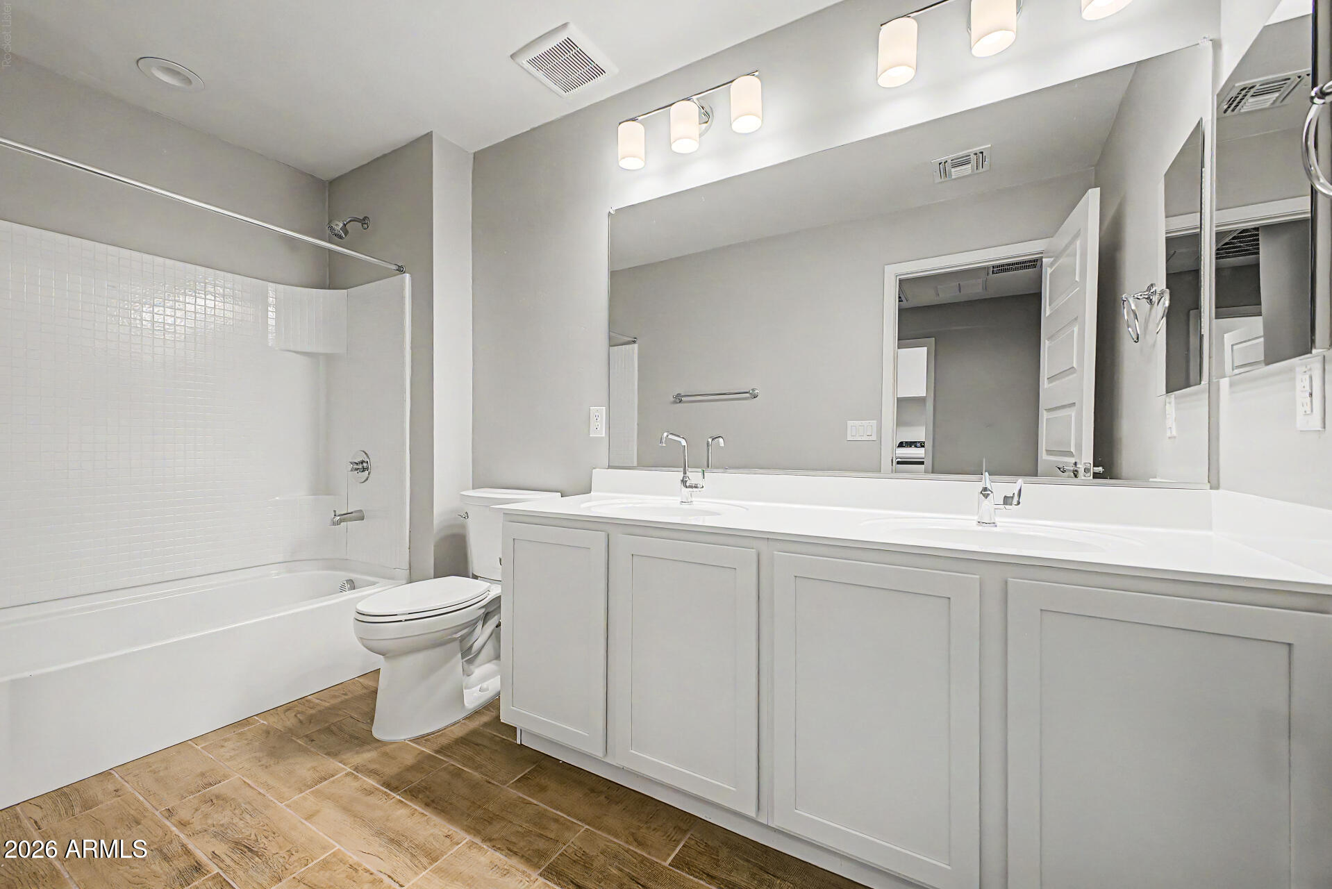 COMMONWEALTH LOFTS - Residential Lease