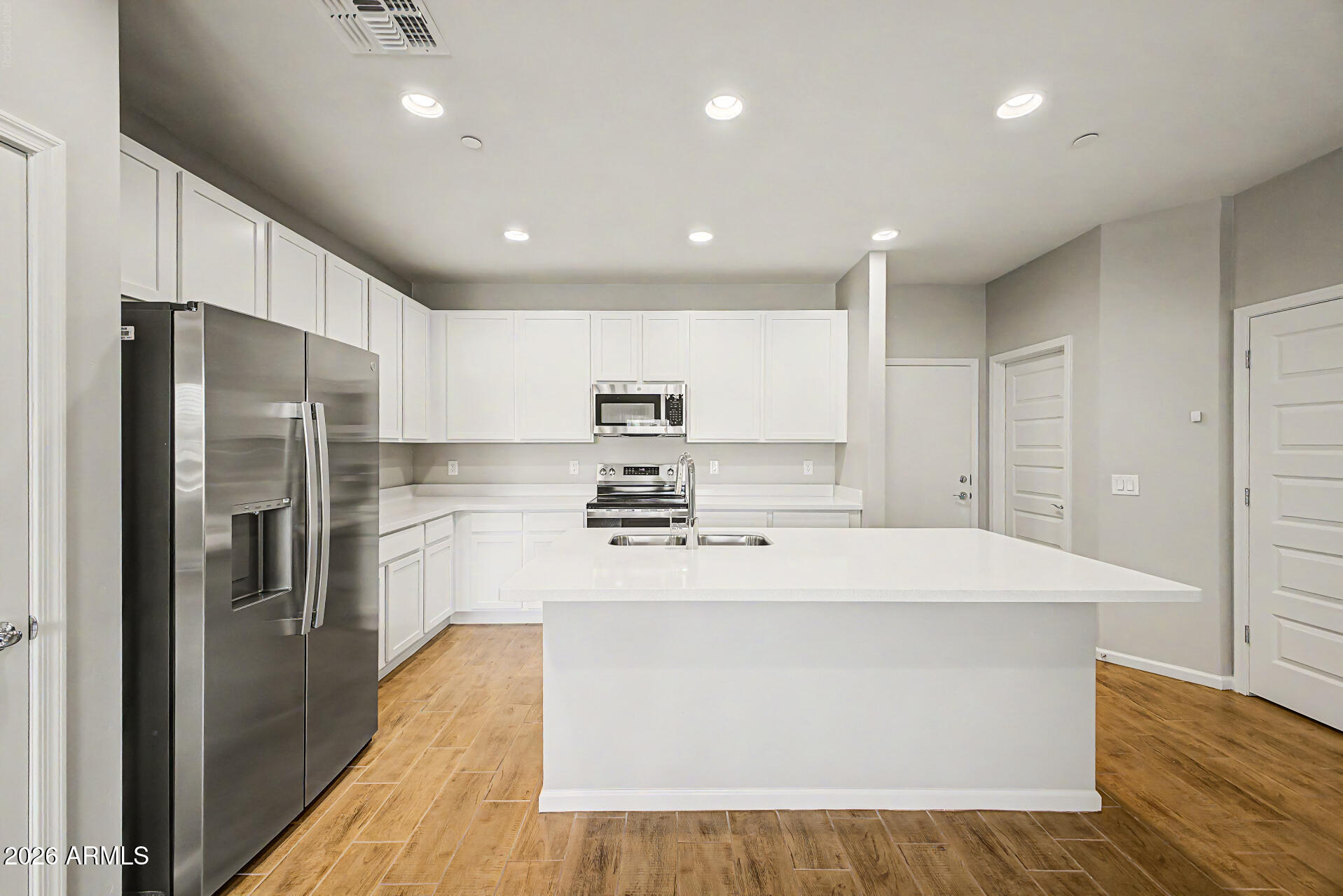 COMMONWEALTH LOFTS - Residential Lease