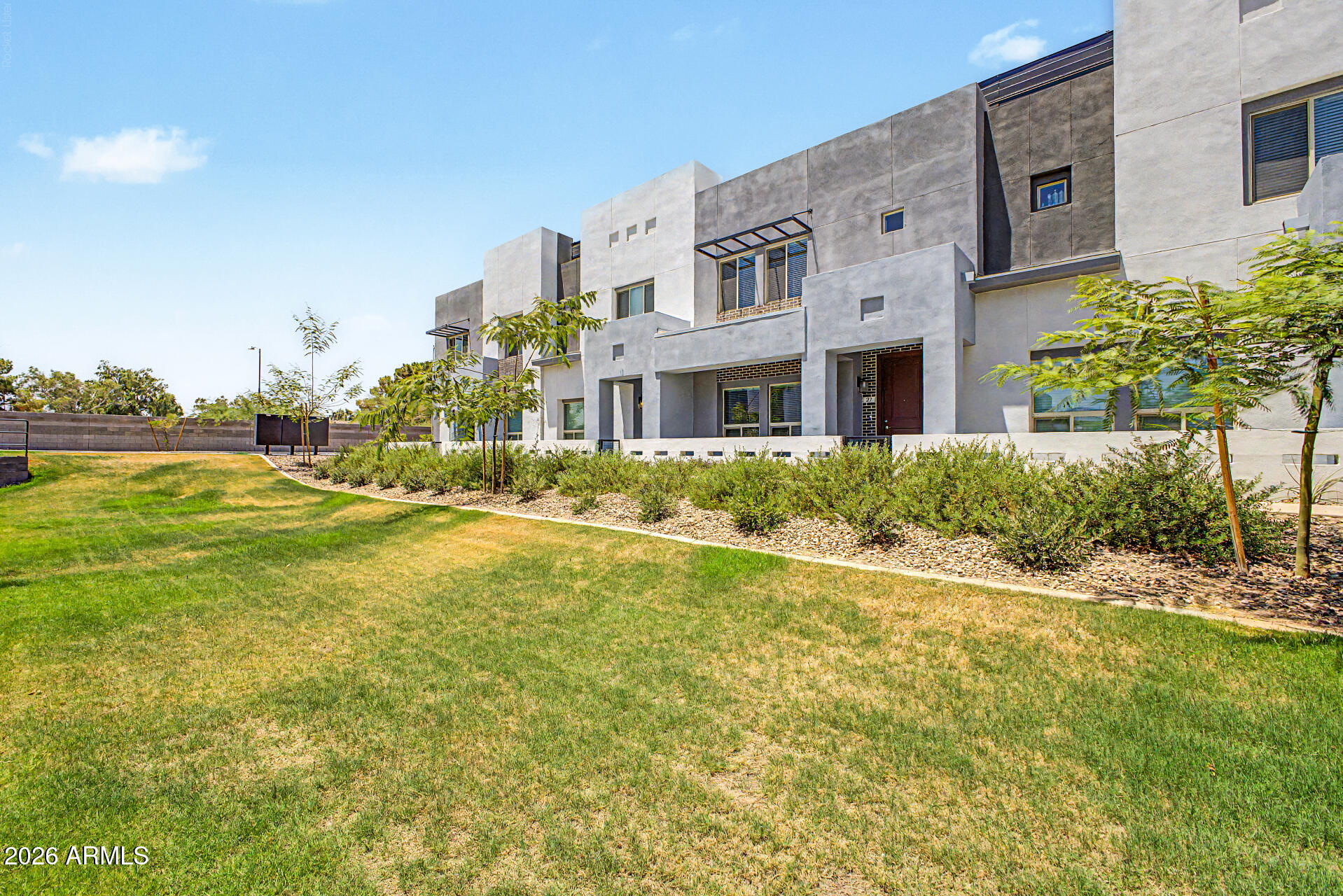 COMMONWEALTH LOFTS - Residential Lease