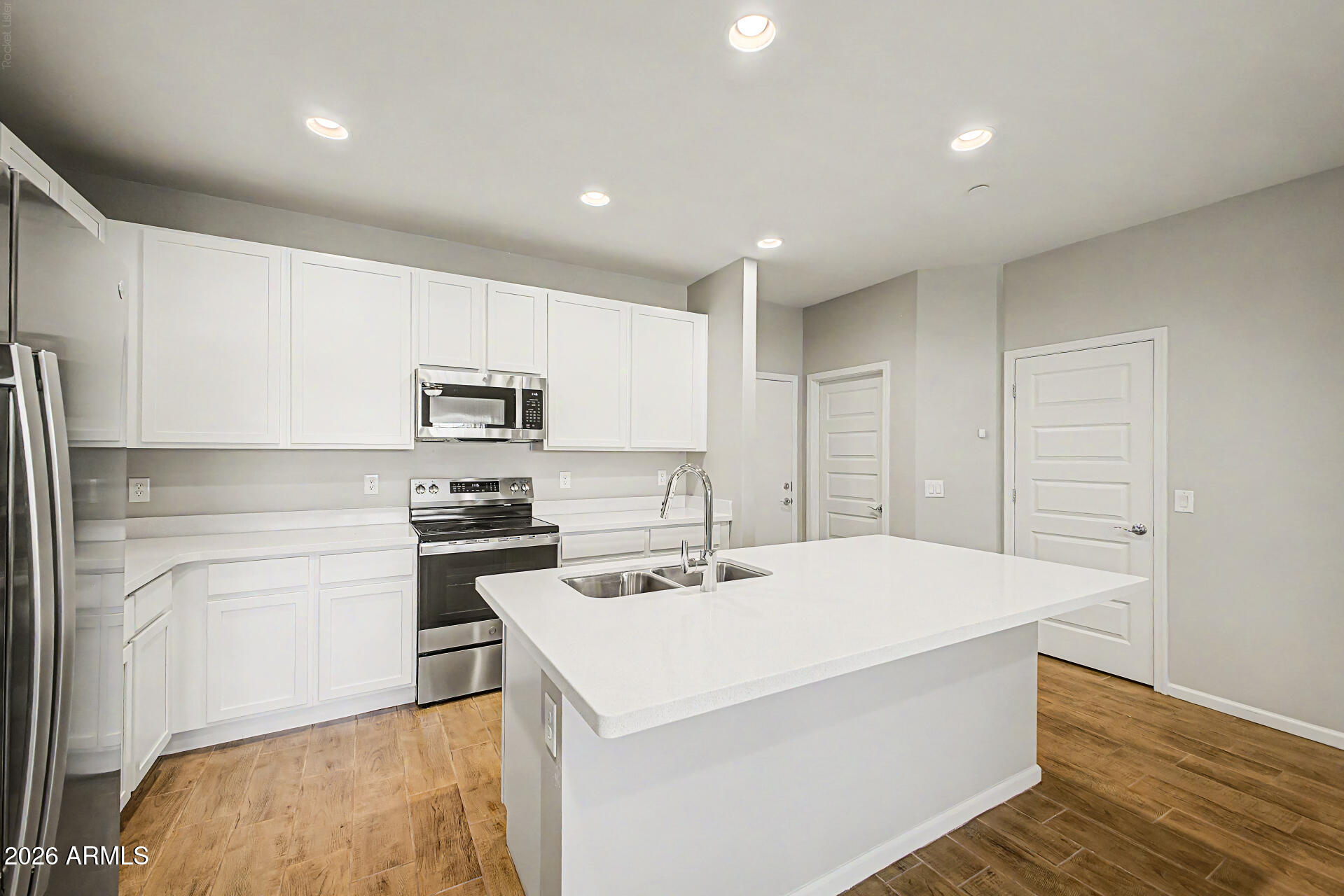 COMMONWEALTH LOFTS - Residential Lease