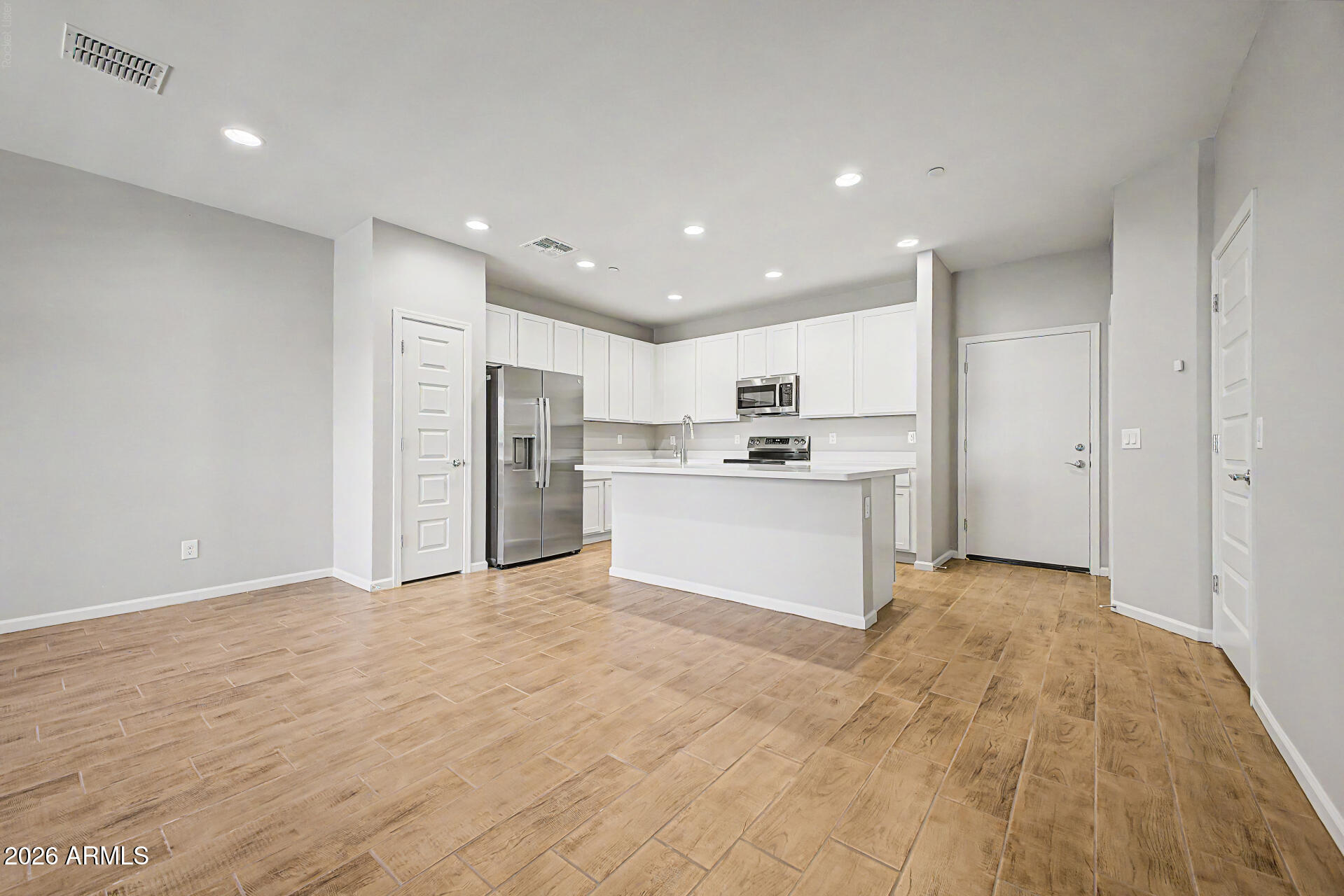 COMMONWEALTH LOFTS - Residential Lease