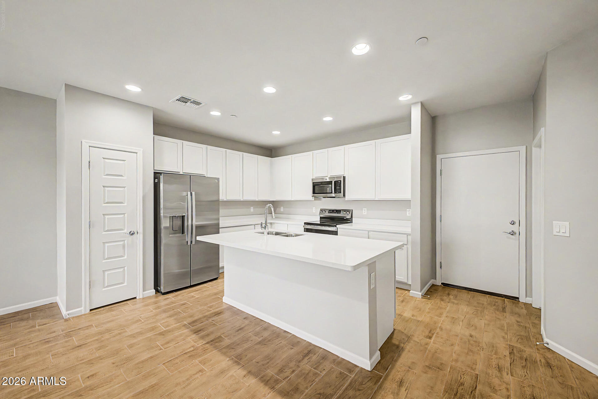 COMMONWEALTH LOFTS - Residential Lease