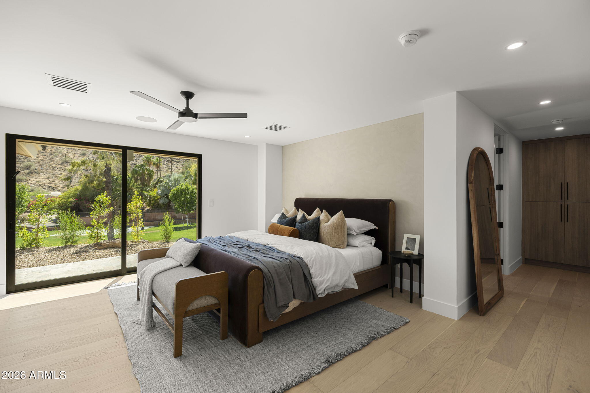 LINCOLN HILLS - Residential