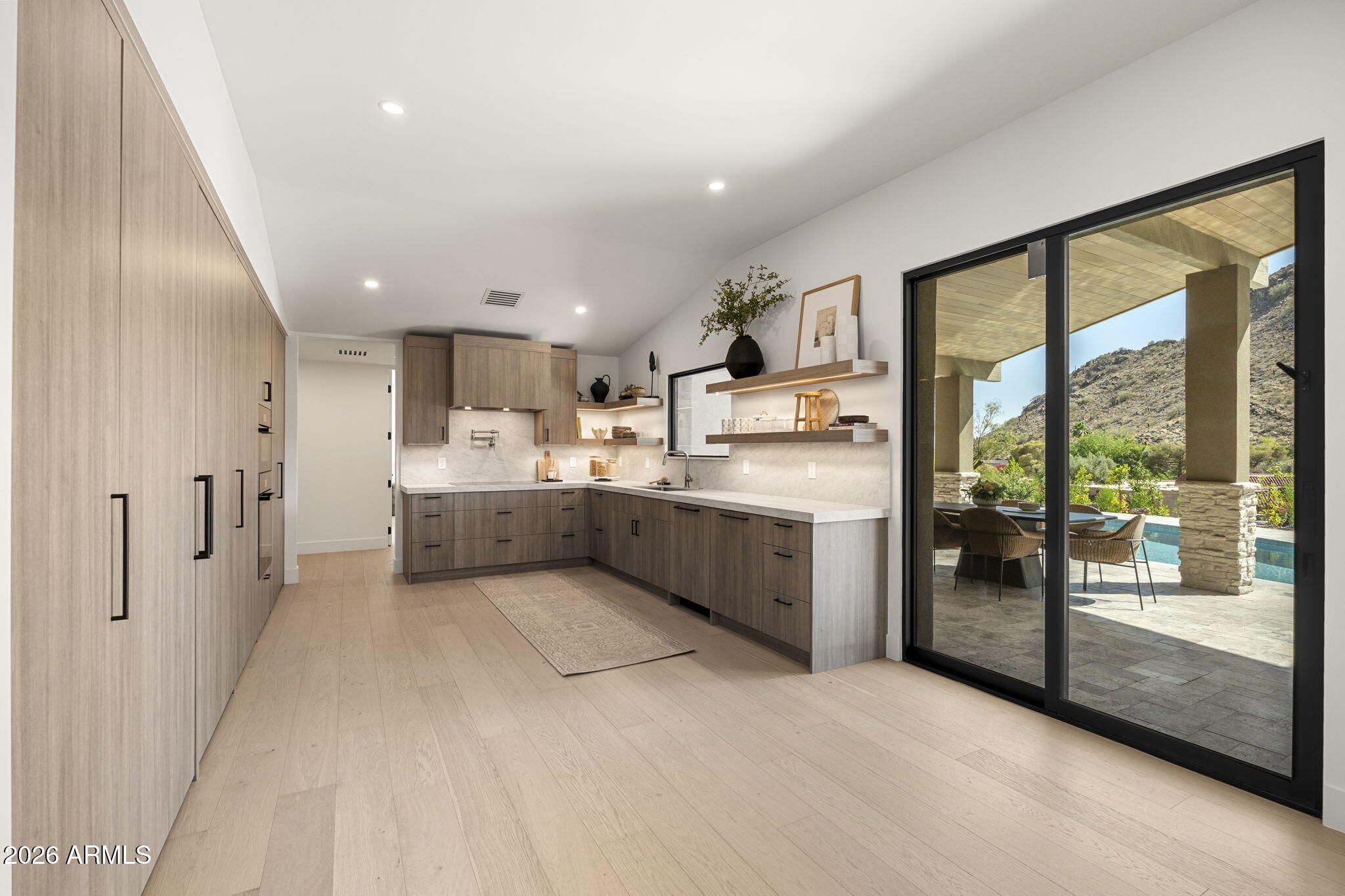 LINCOLN HILLS - Residential