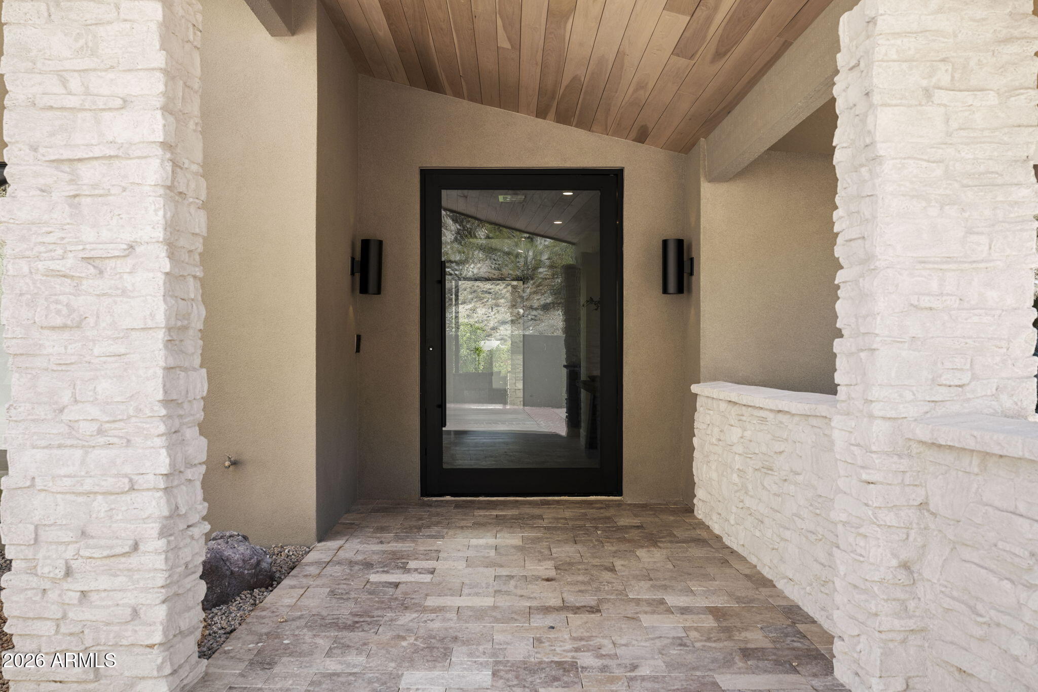 LINCOLN HILLS - Residential