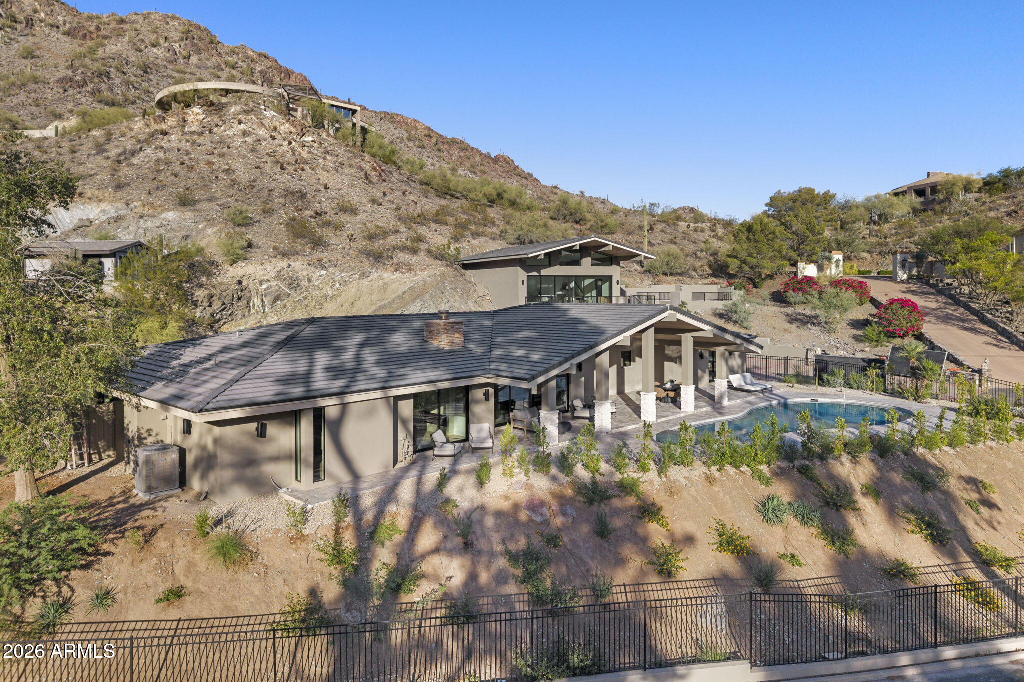 LINCOLN HILLS - Residential