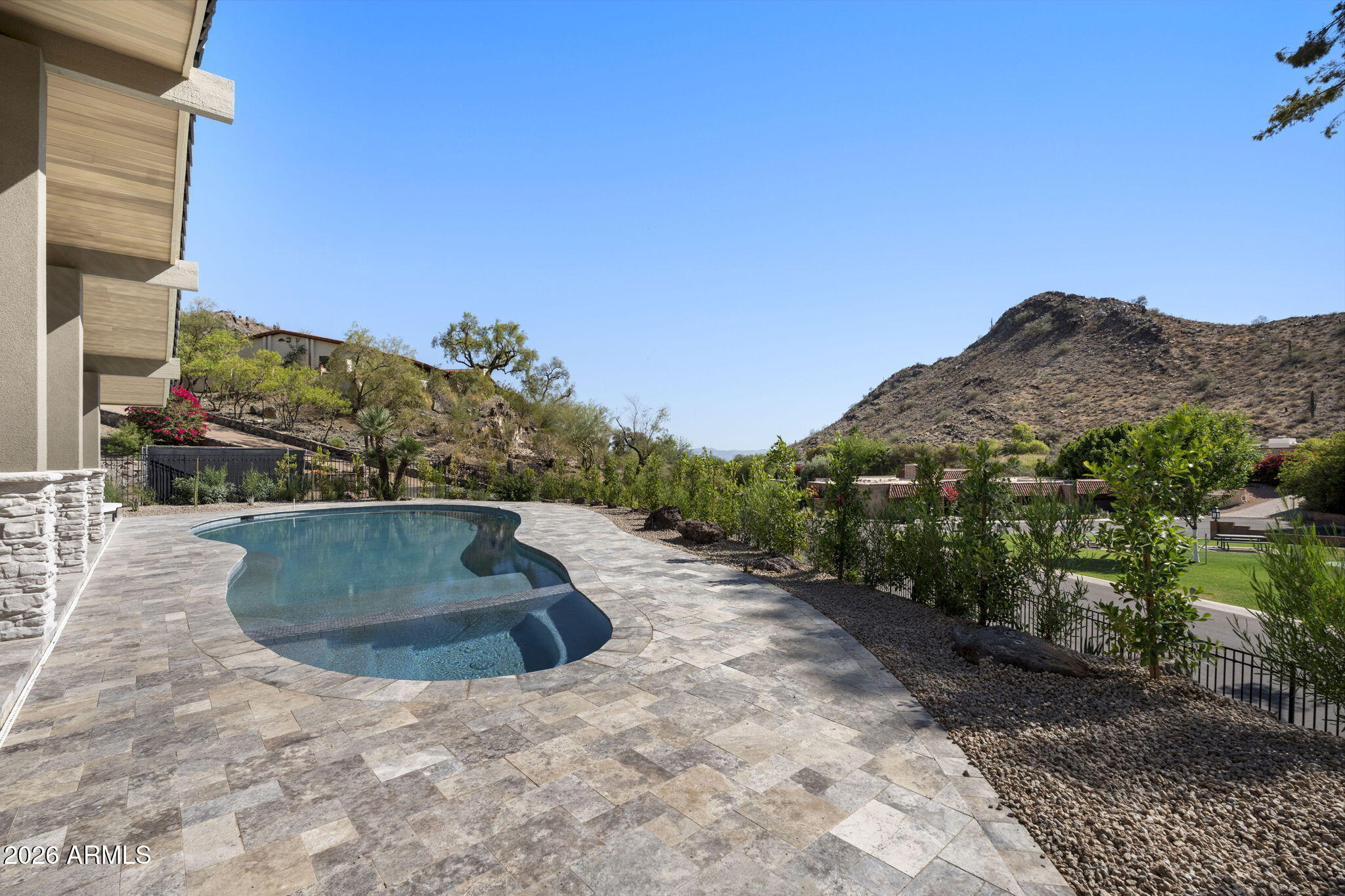 LINCOLN HILLS - Residential