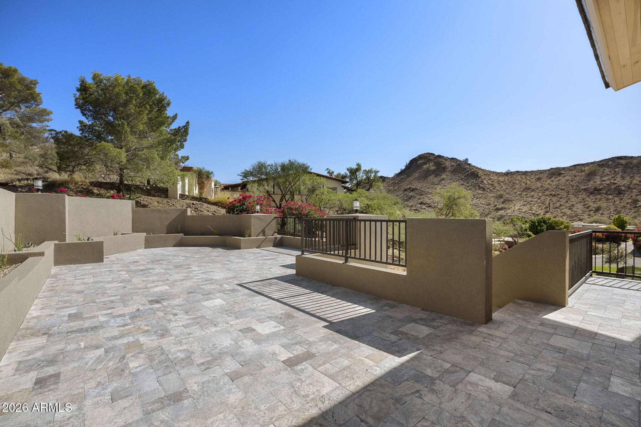 LINCOLN HILLS - Residential