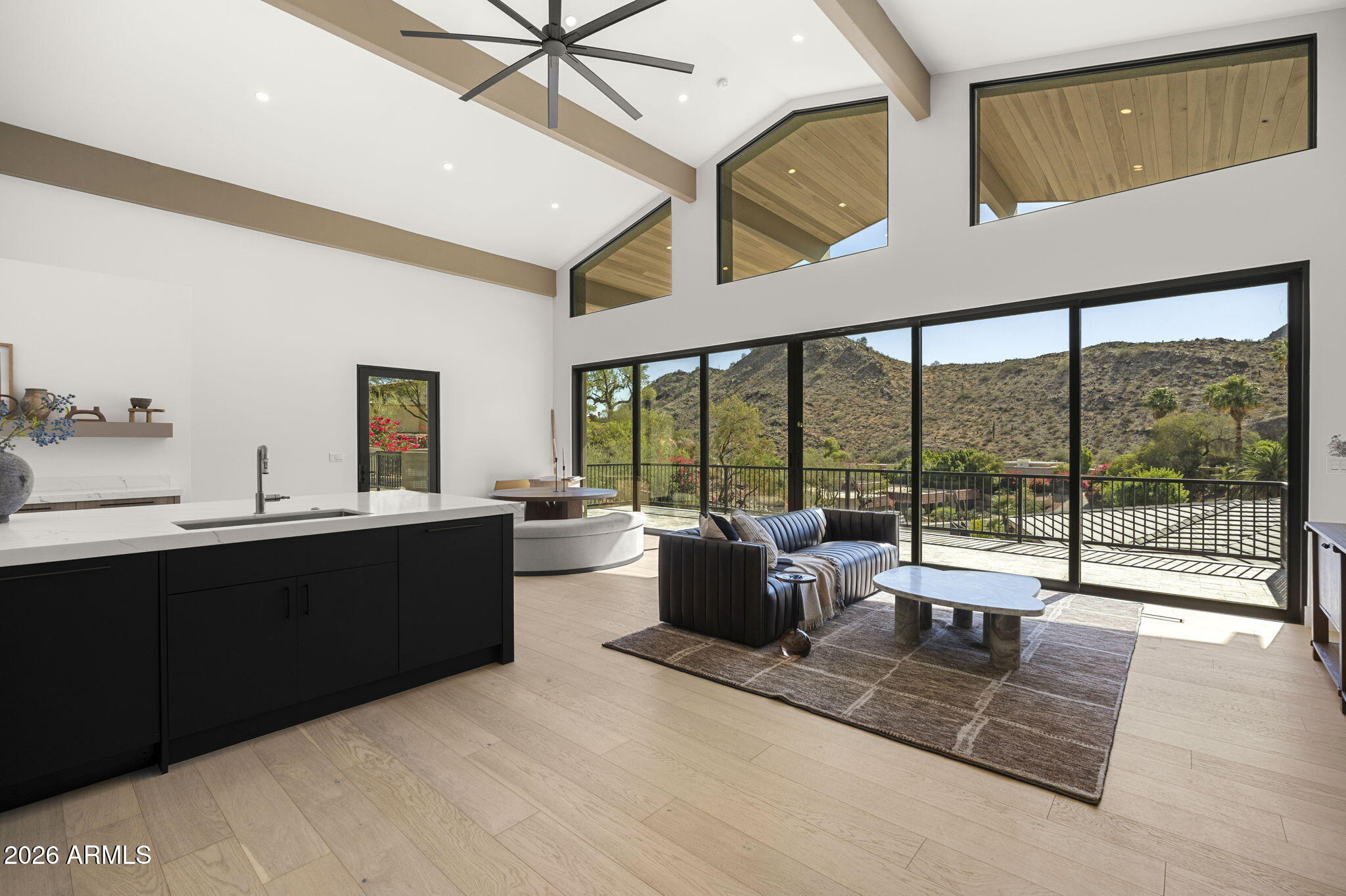 LINCOLN HILLS - Residential