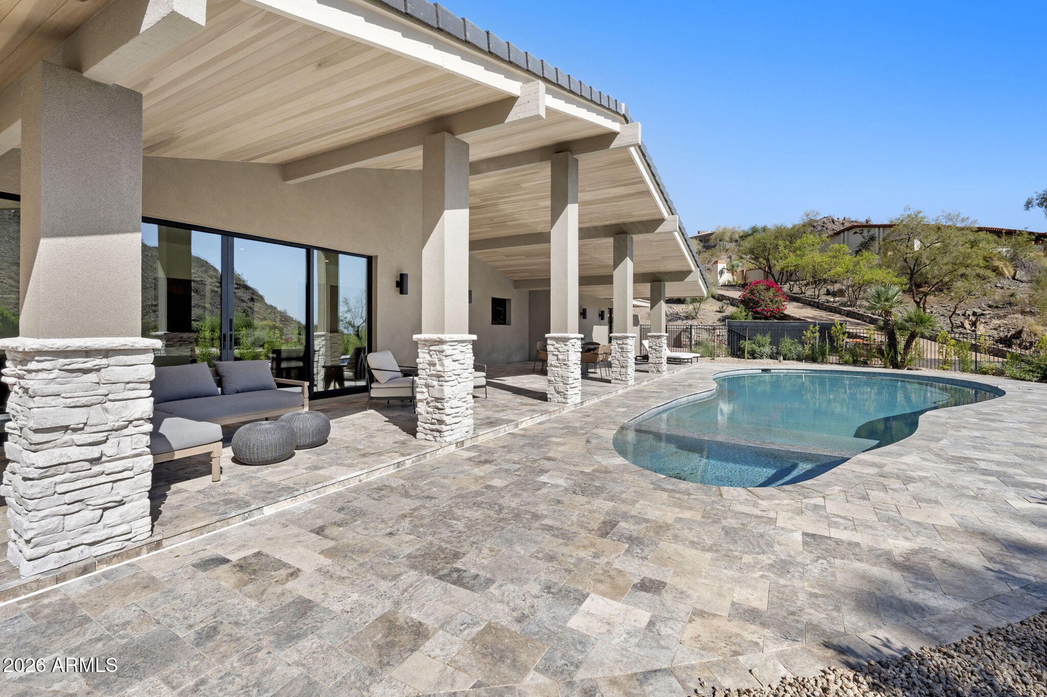 LINCOLN HILLS - Residential