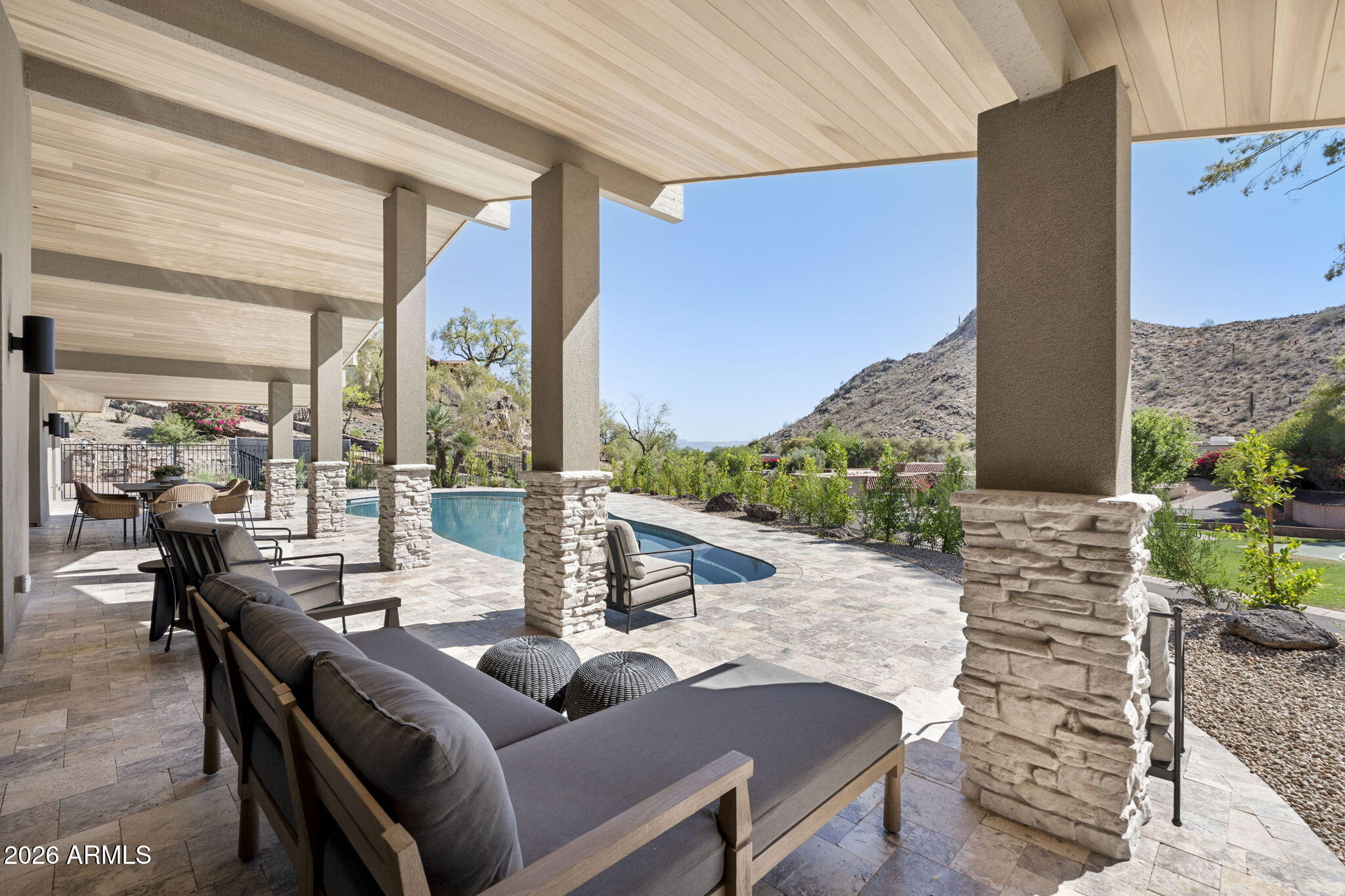 LINCOLN HILLS - Residential