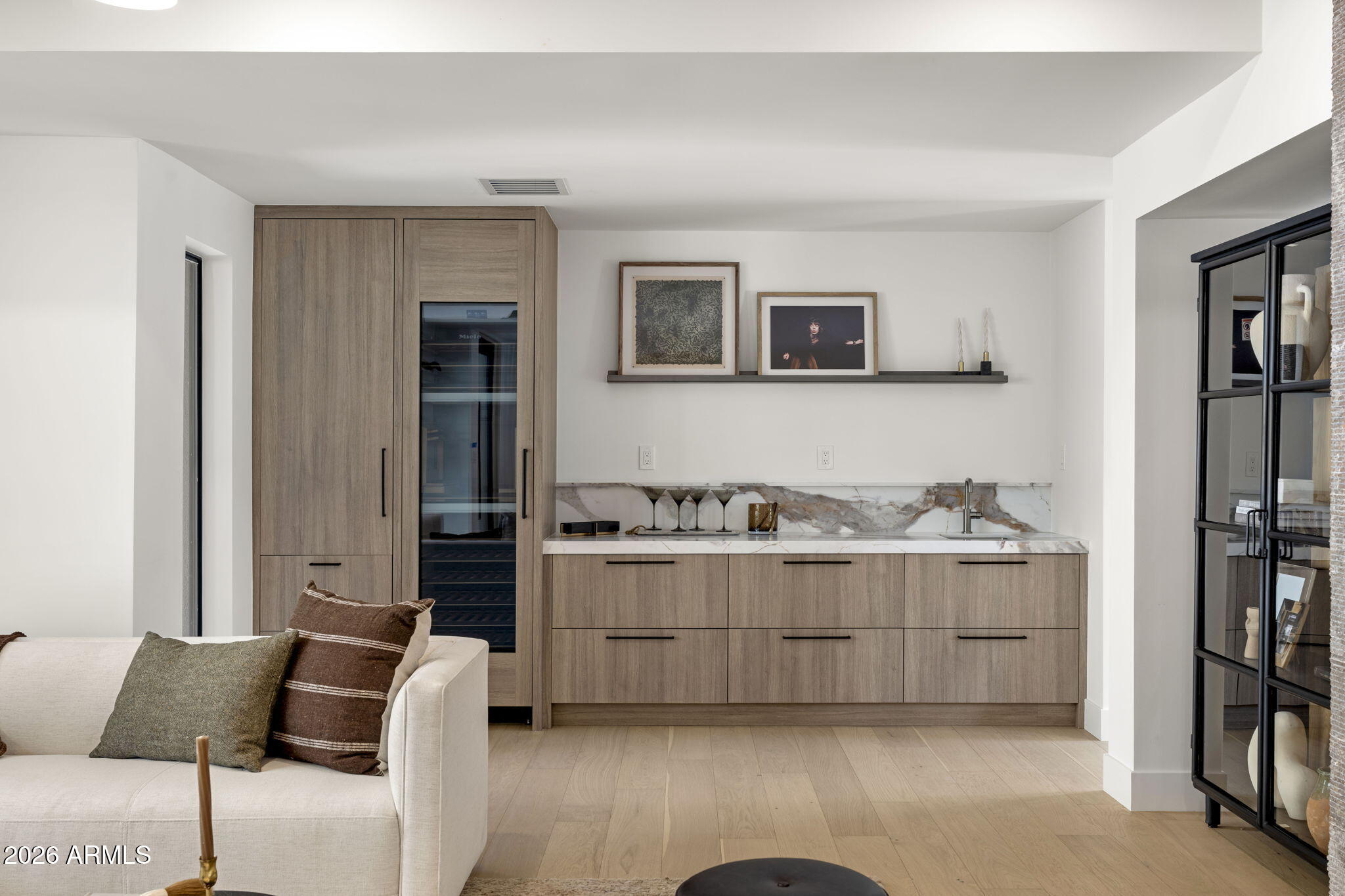LINCOLN HILLS - Residential