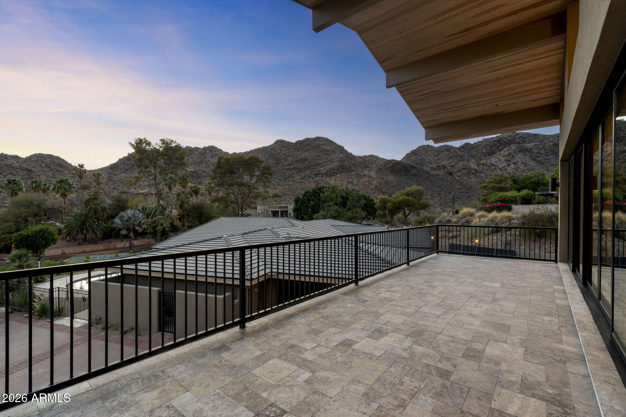 LINCOLN HILLS - Residential