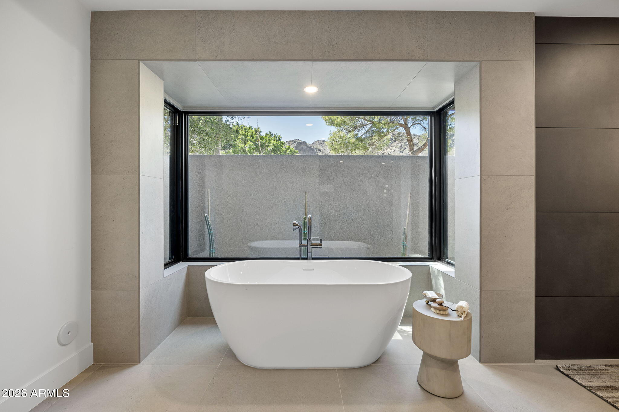 LINCOLN HILLS - Residential