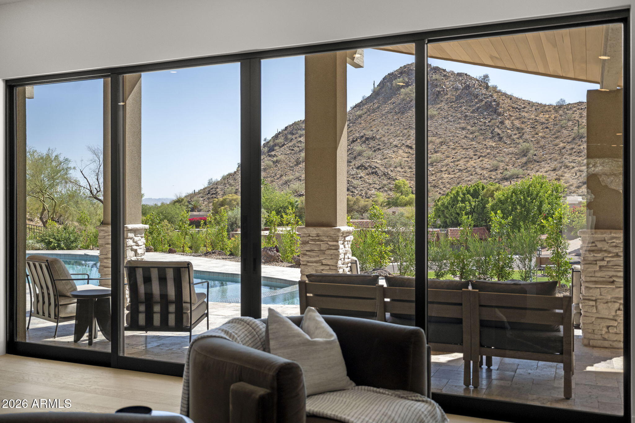 LINCOLN HILLS - Residential