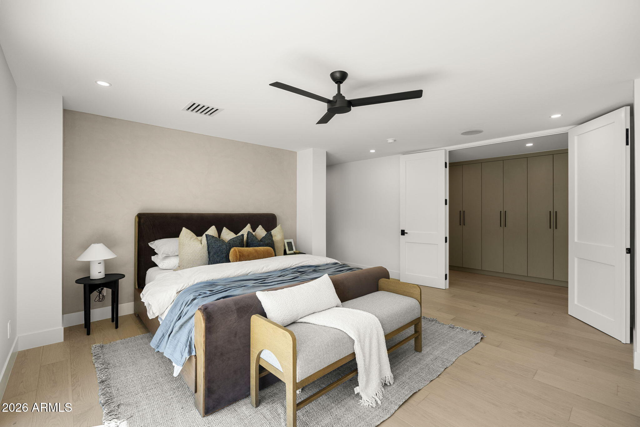 LINCOLN HILLS - Residential