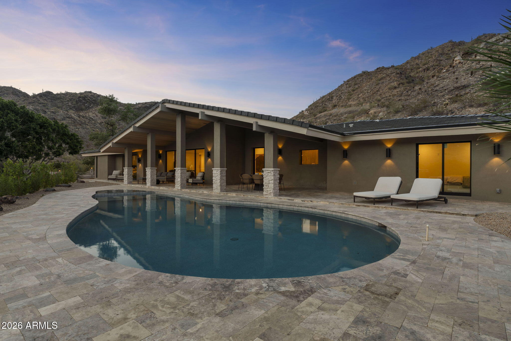 LINCOLN HILLS - Residential