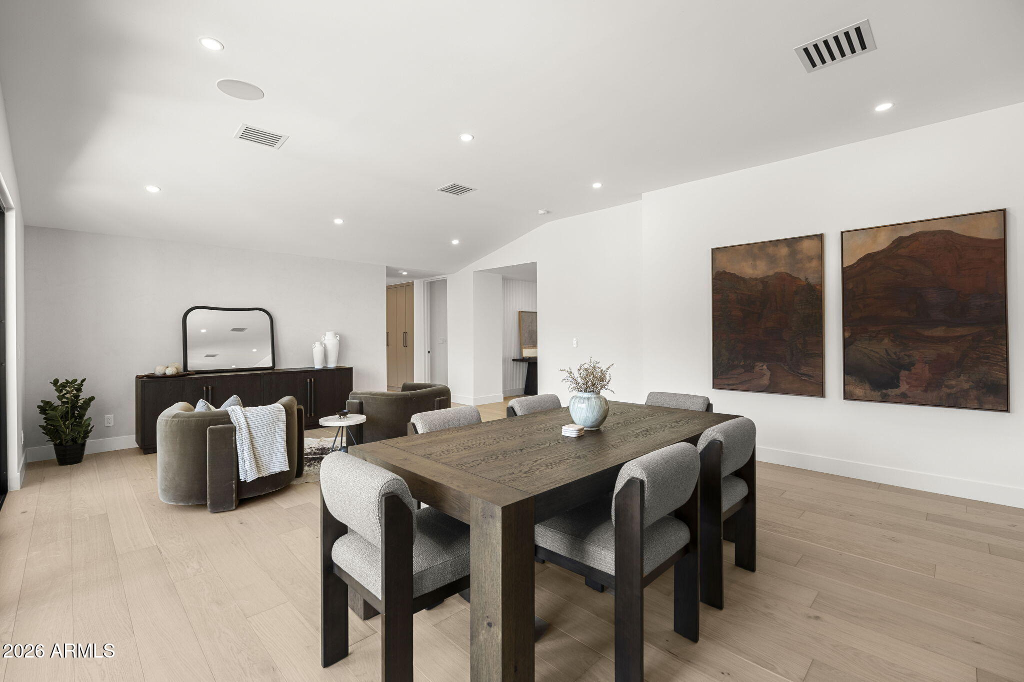 LINCOLN HILLS - Residential