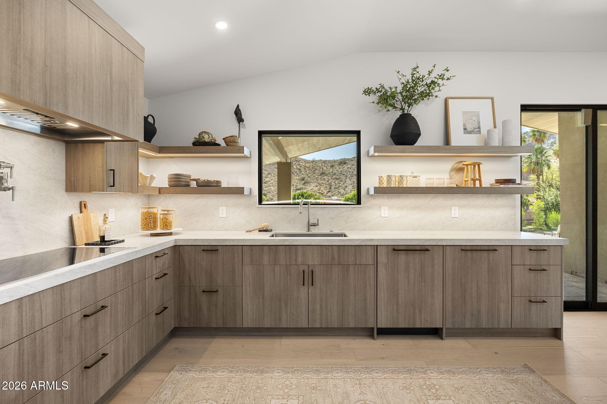 LINCOLN HILLS - Residential