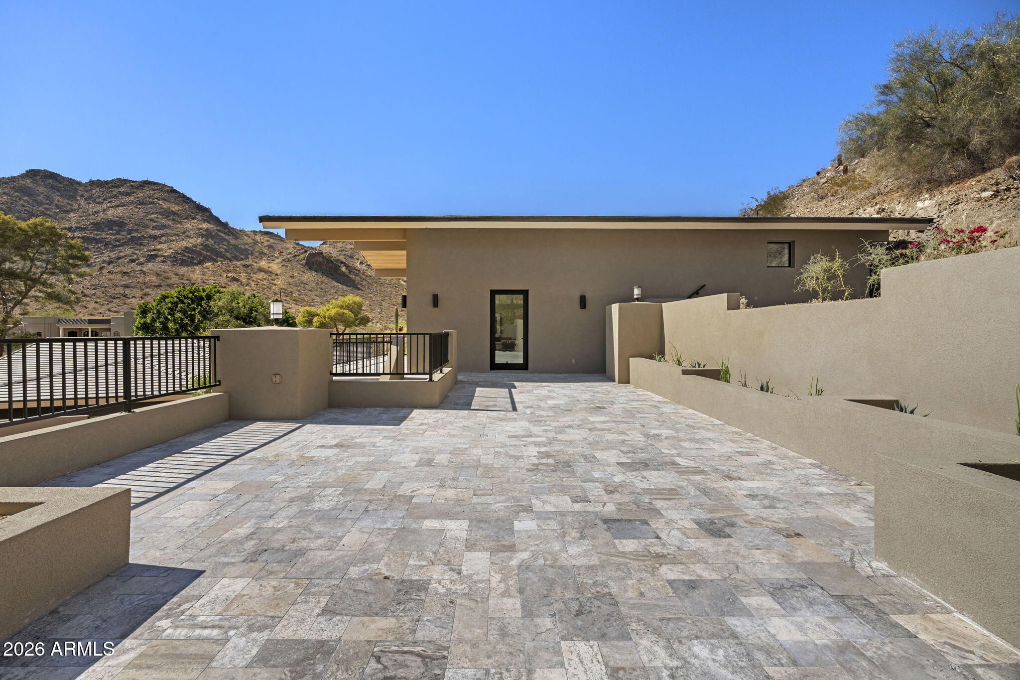 LINCOLN HILLS - Residential