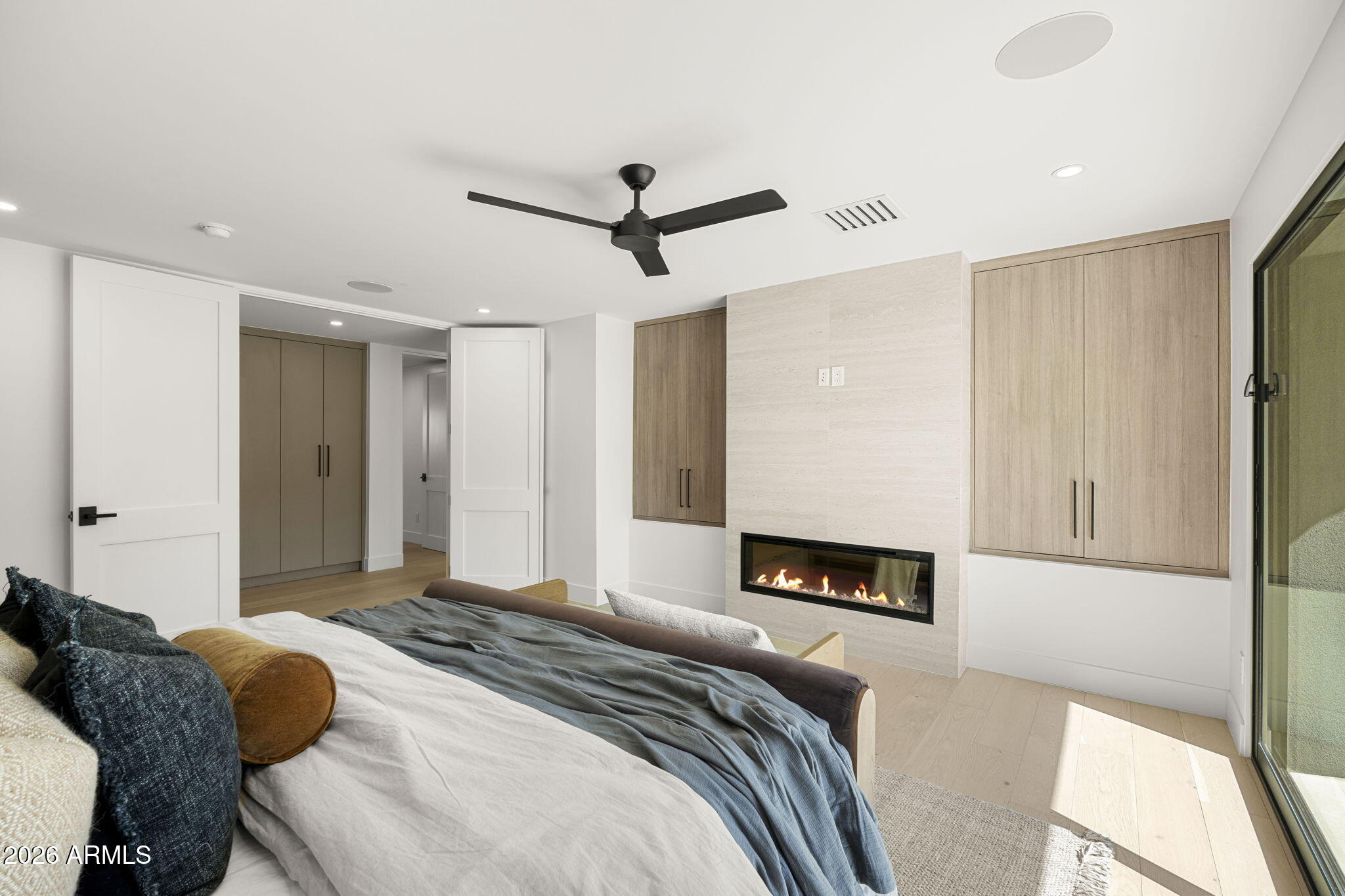 LINCOLN HILLS - Residential