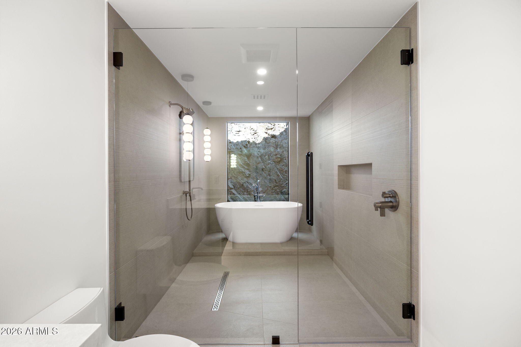 LINCOLN HILLS - Residential