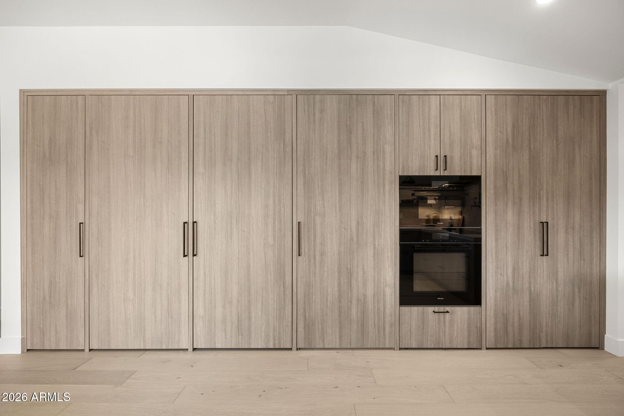 LINCOLN HILLS - Residential
