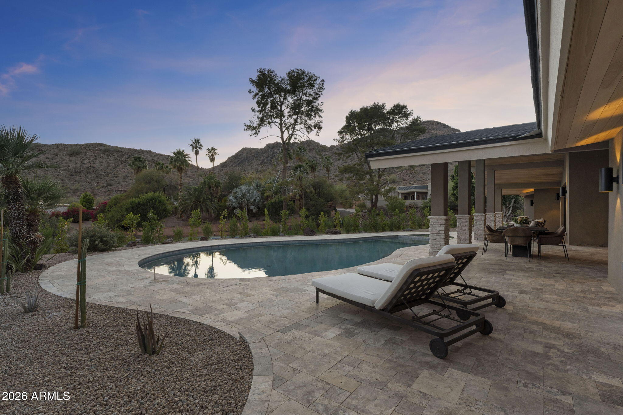 LINCOLN HILLS - Residential