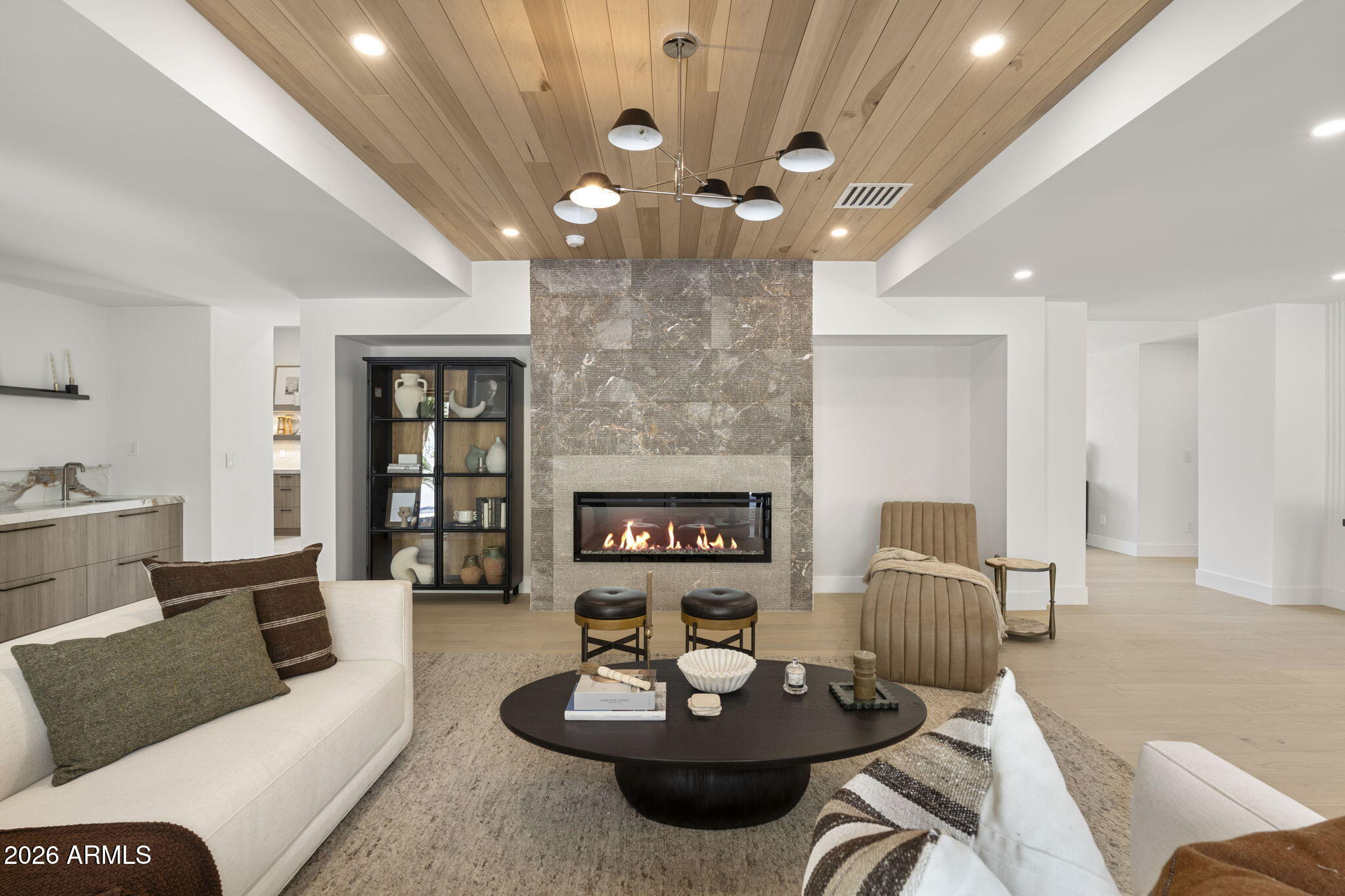 LINCOLN HILLS - Residential