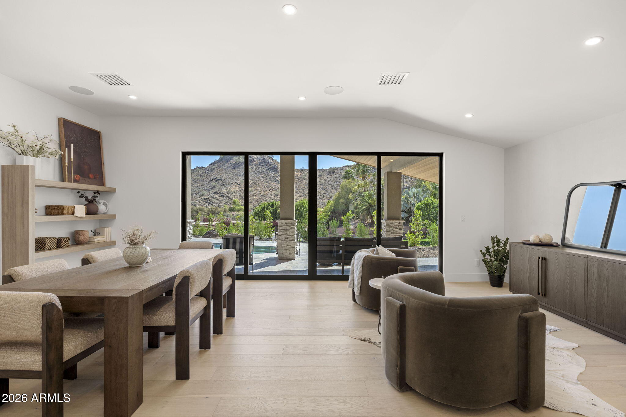 LINCOLN HILLS - Residential