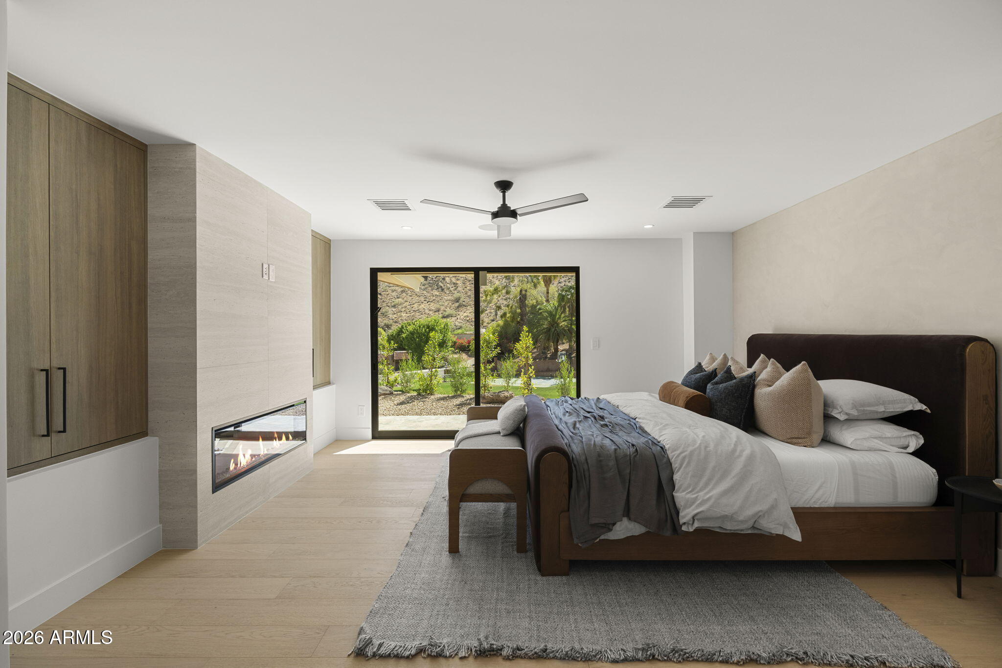 LINCOLN HILLS - Residential