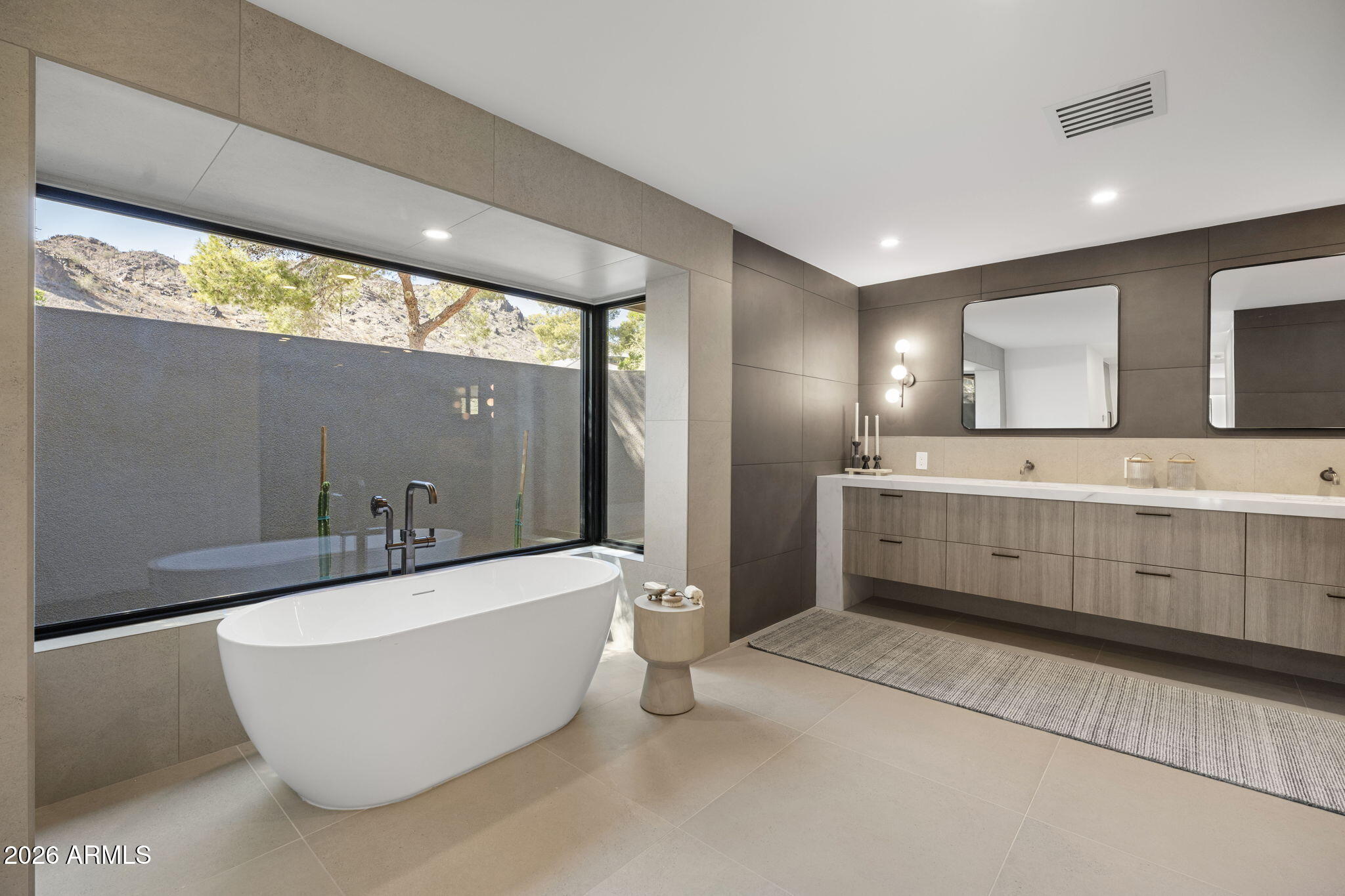 LINCOLN HILLS - Residential
