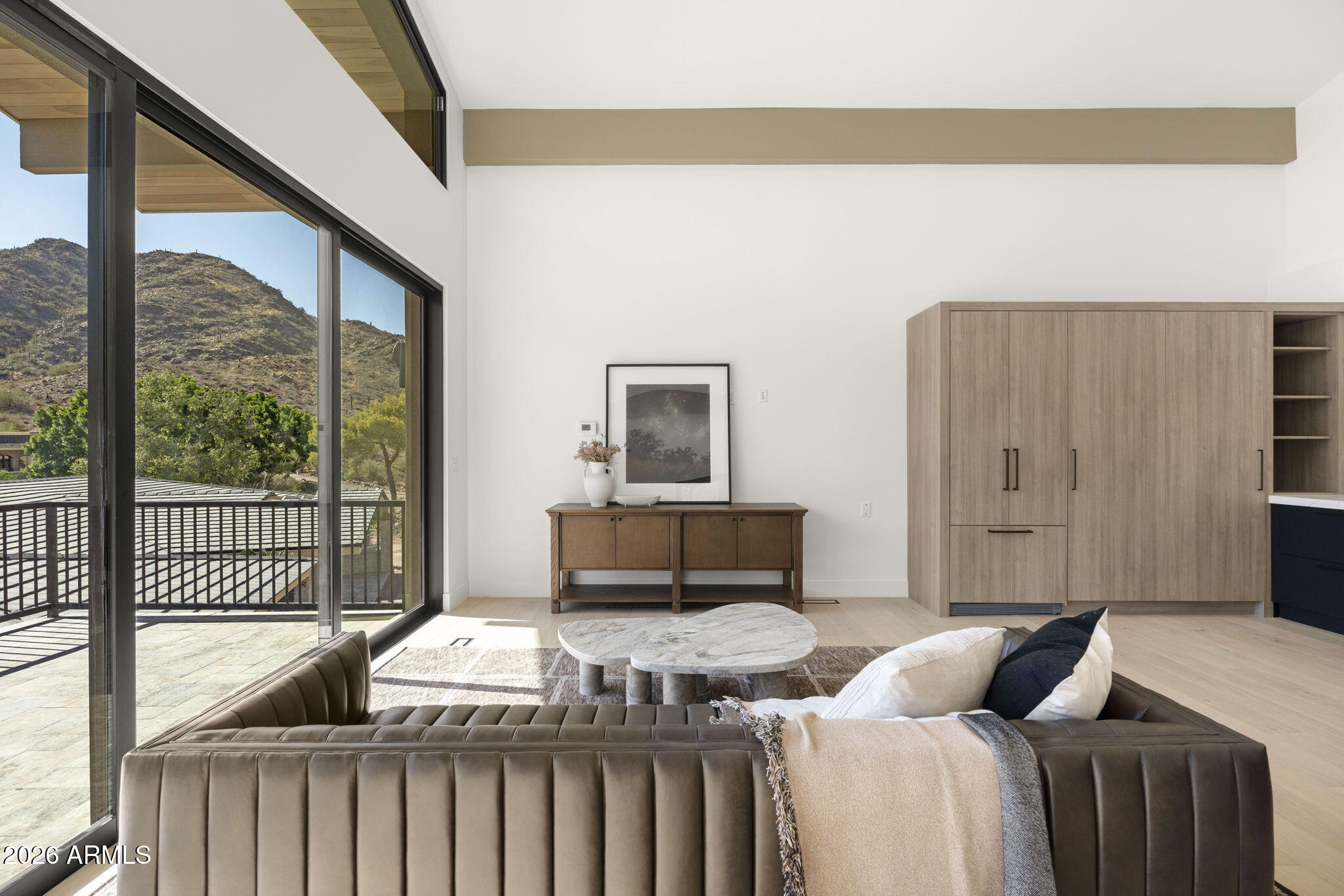 LINCOLN HILLS - Residential