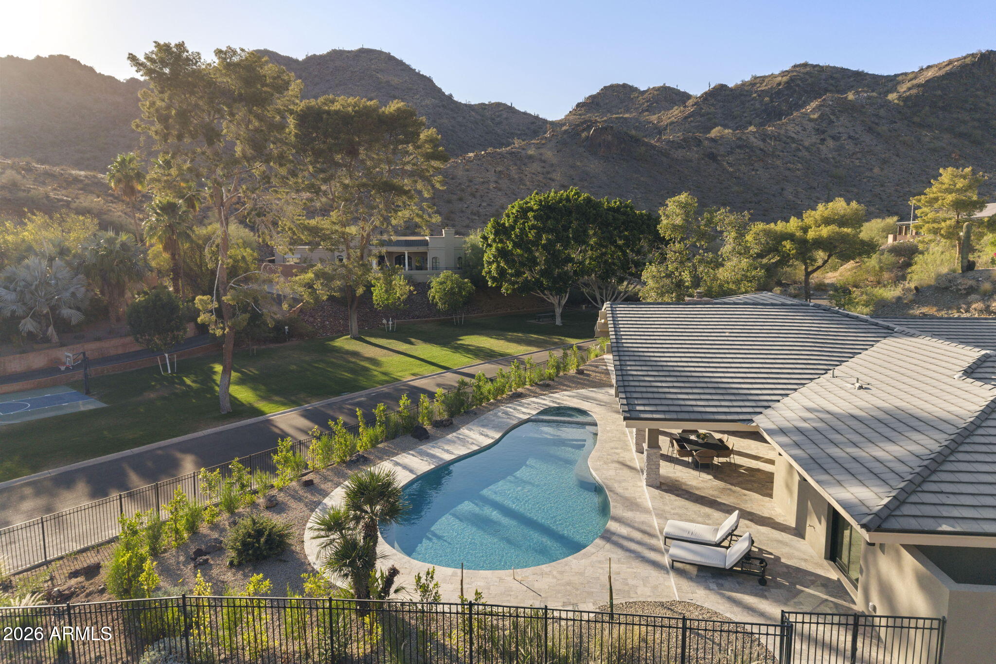 LINCOLN HILLS - Residential