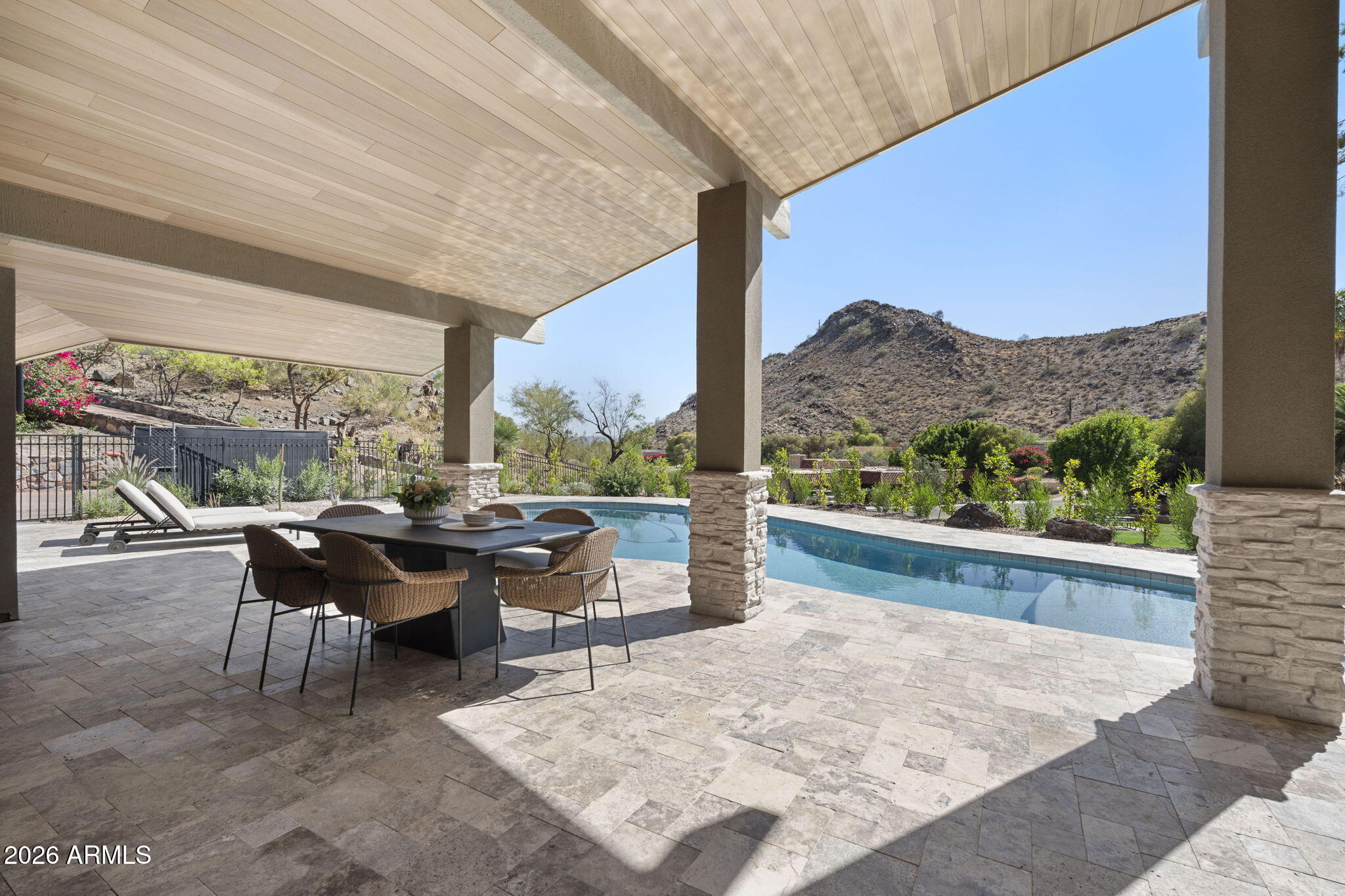 LINCOLN HILLS - Residential