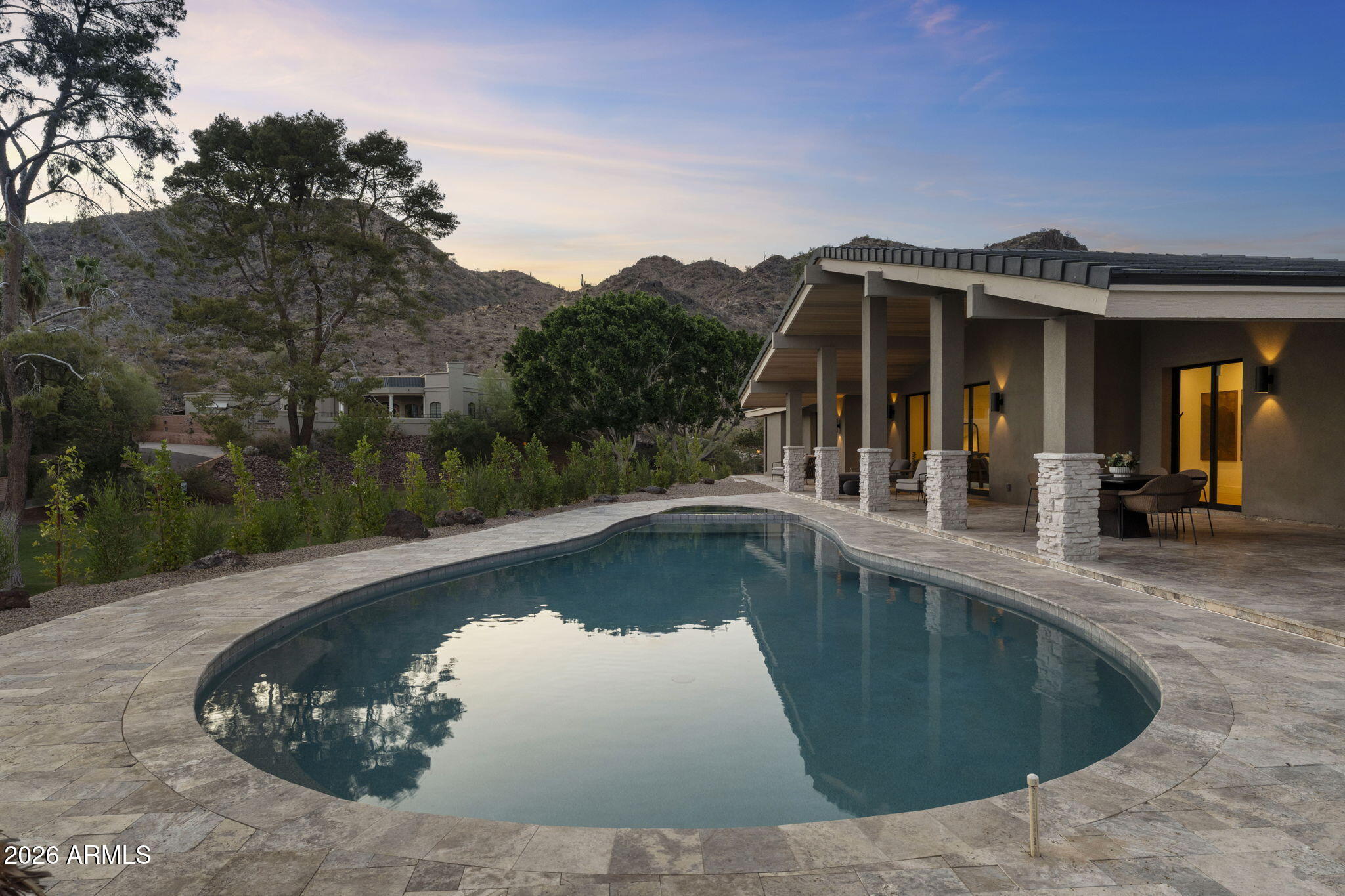 LINCOLN HILLS - Residential