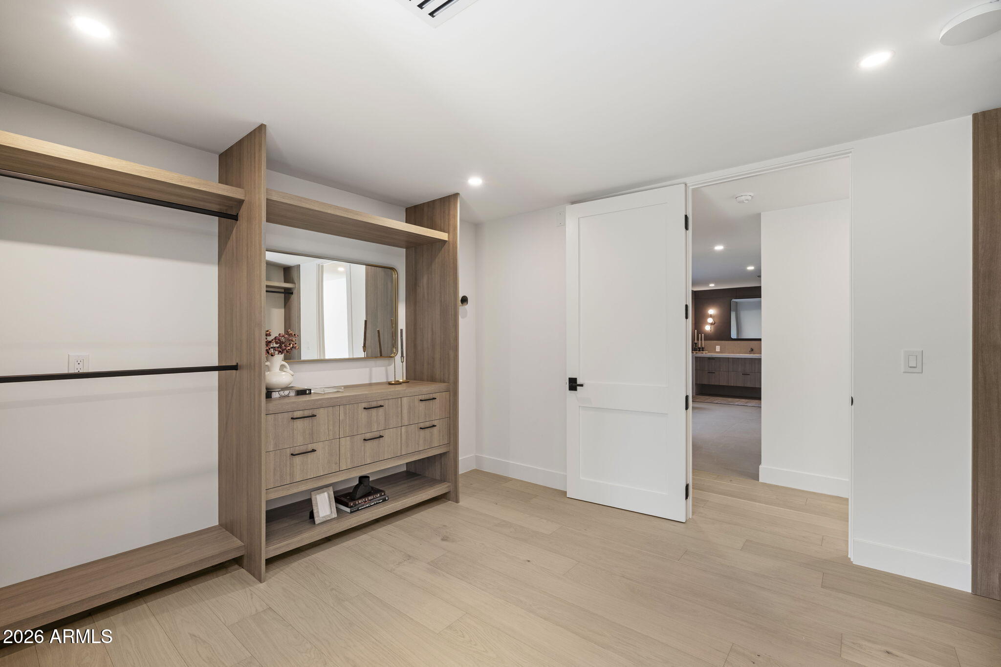 LINCOLN HILLS - Residential