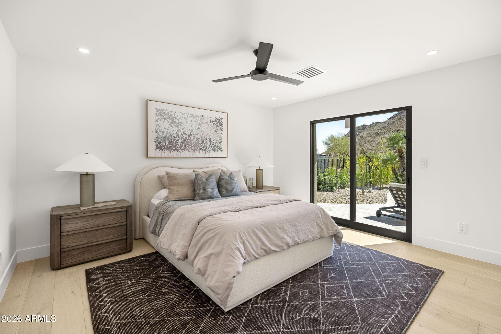 LINCOLN HILLS - Residential