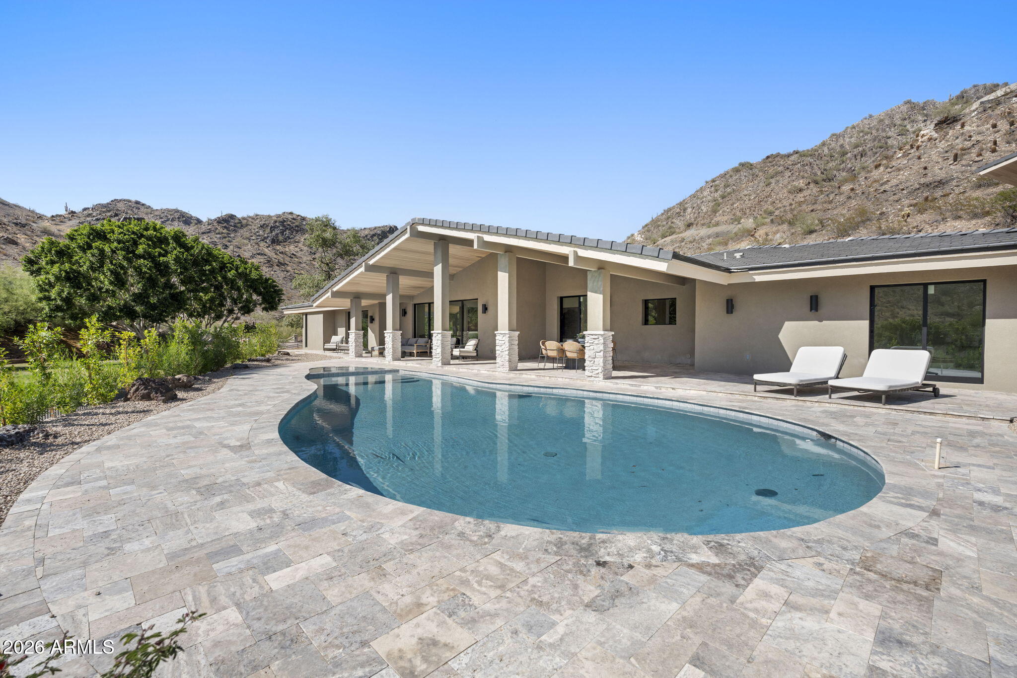 LINCOLN HILLS - Residential