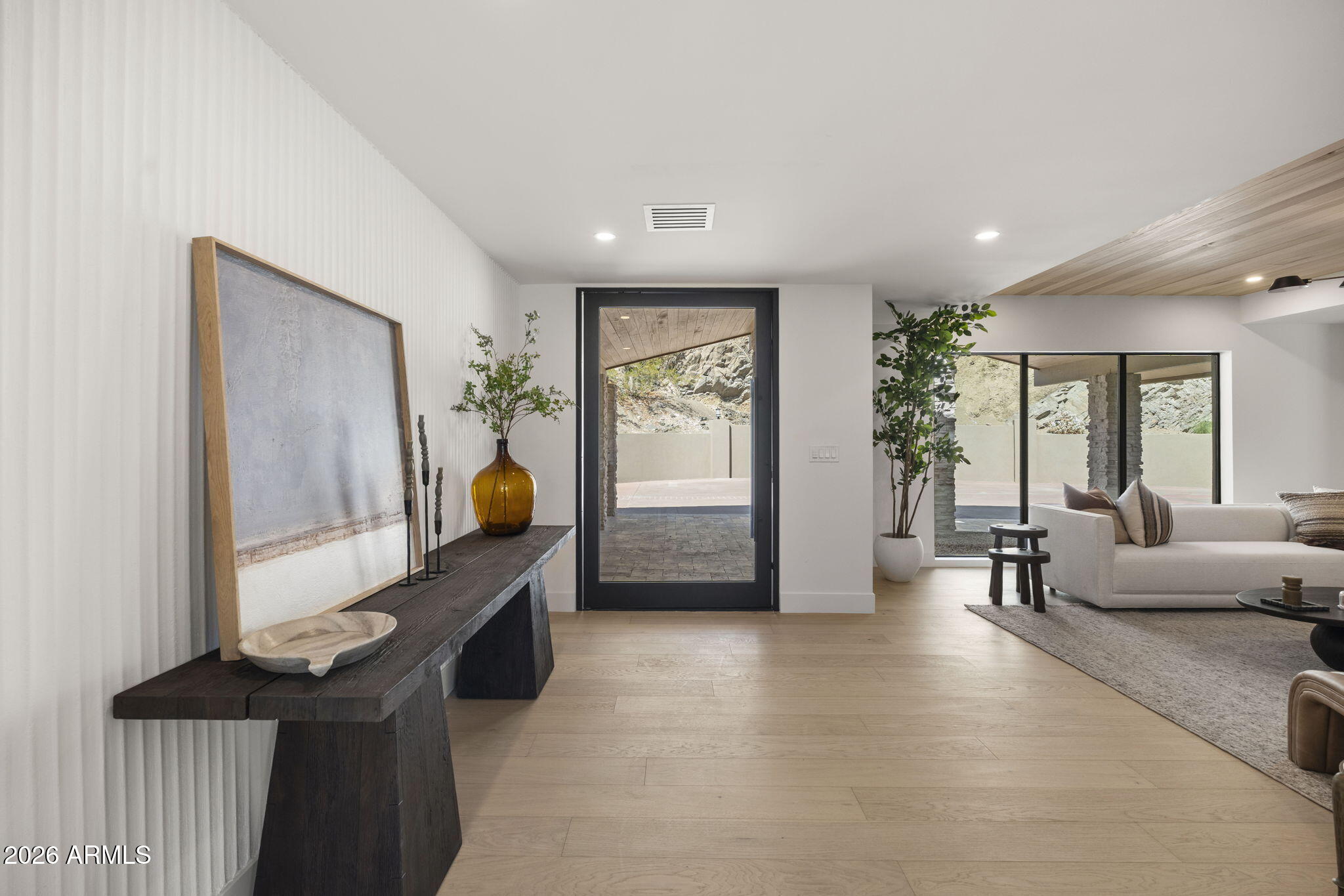 LINCOLN HILLS - Residential