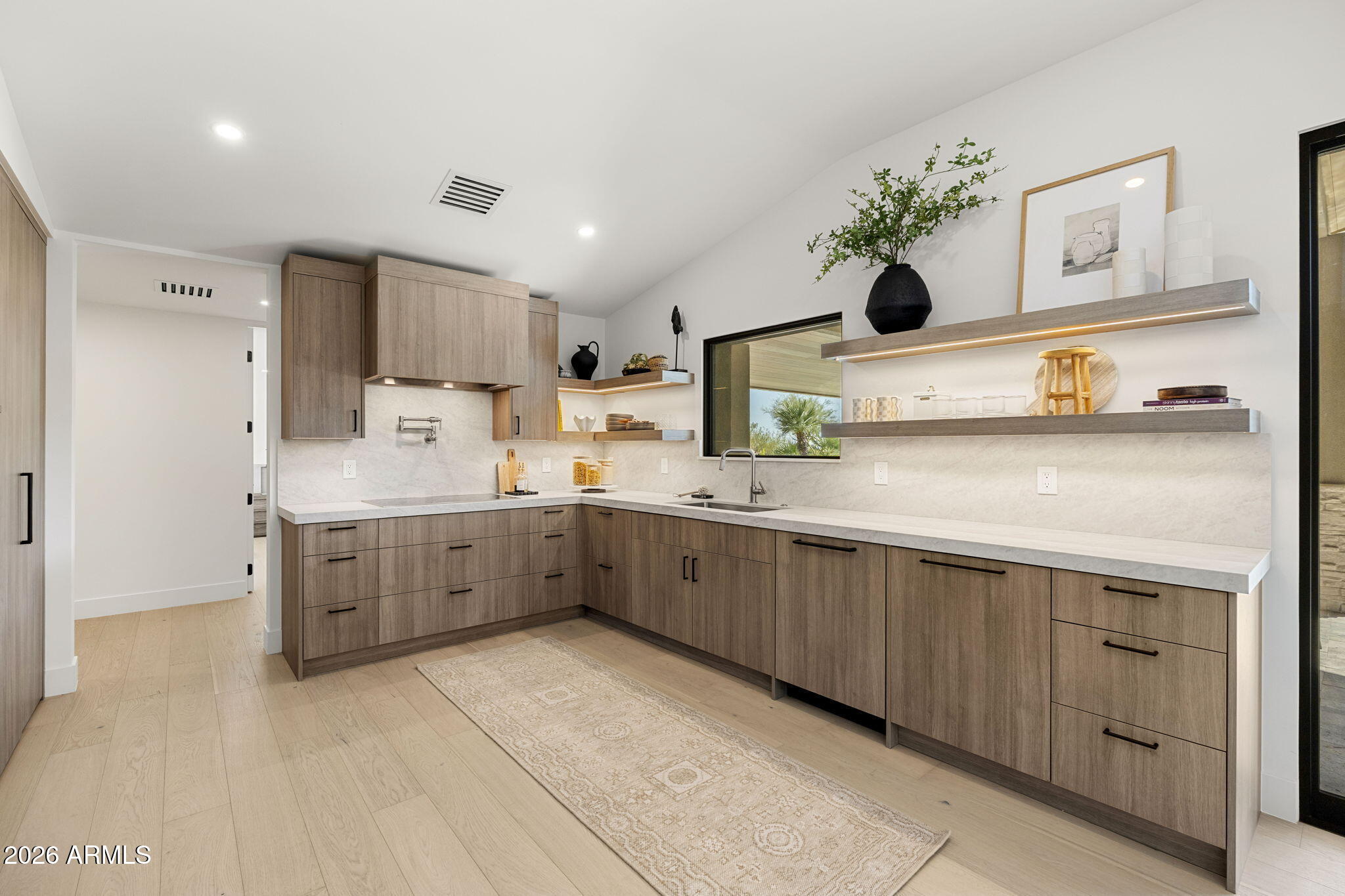 LINCOLN HILLS - Residential
